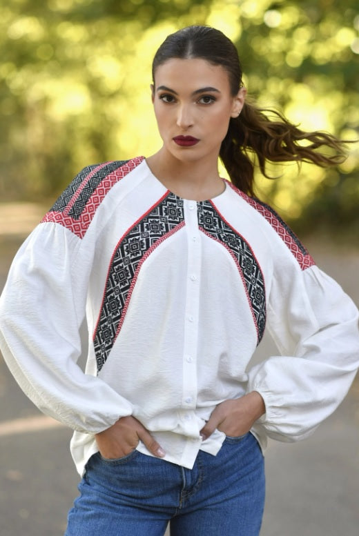 Cămășile tradiționale românești: Cum să le porți la evenimente moderne