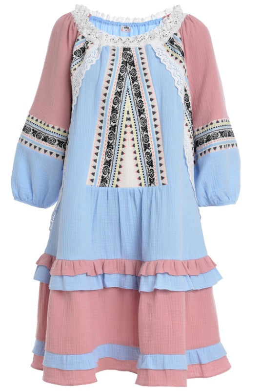 Rochii tradiționale românești: Povestea cusăturilor și broderiilor autentice