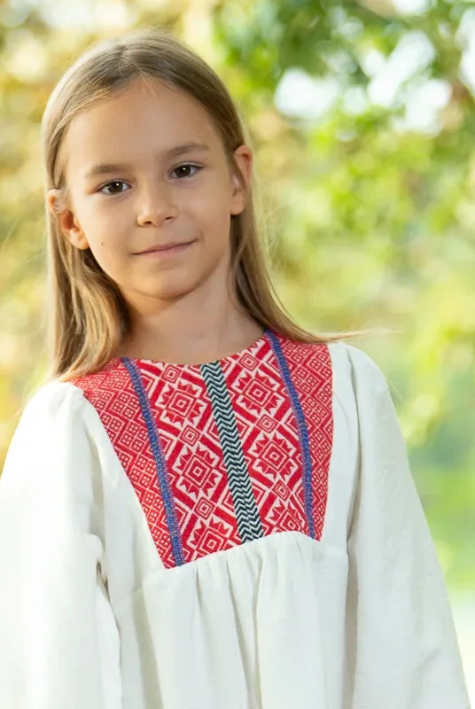 Păstrarea tradiției: Cele mai frumoase haine tradiționale pentru fetițe