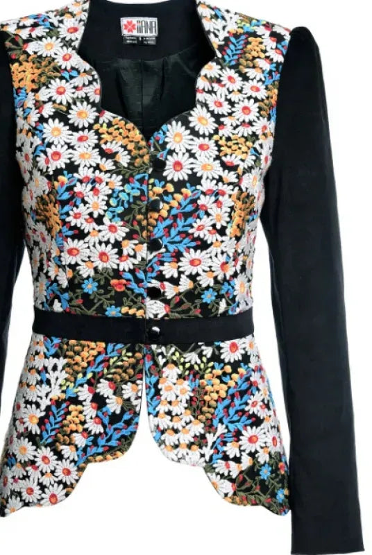 Stilul tradițional întâlnește tendințele actuale: Inspiră-te din sacourile cu accente românești