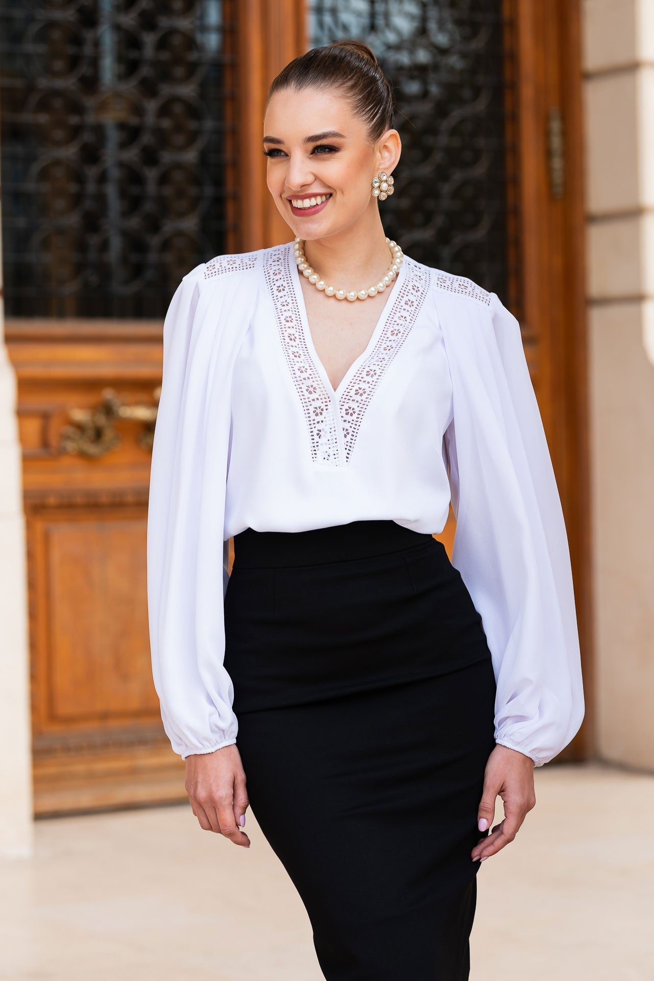 Bluze albe damă elegante – Simplitate rafinată cu detalii care spun o poveste
