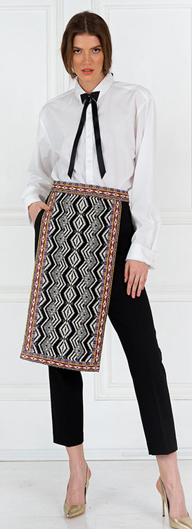 Fuste și fote cu motive tradiționale