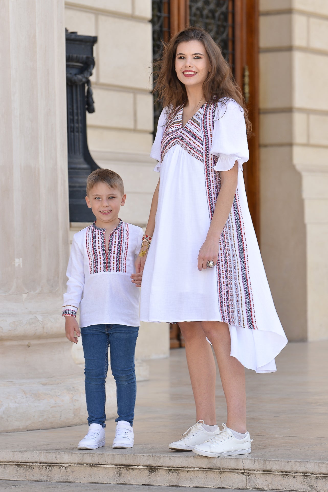 Cămăși pentru băieți cu motive tradiționale