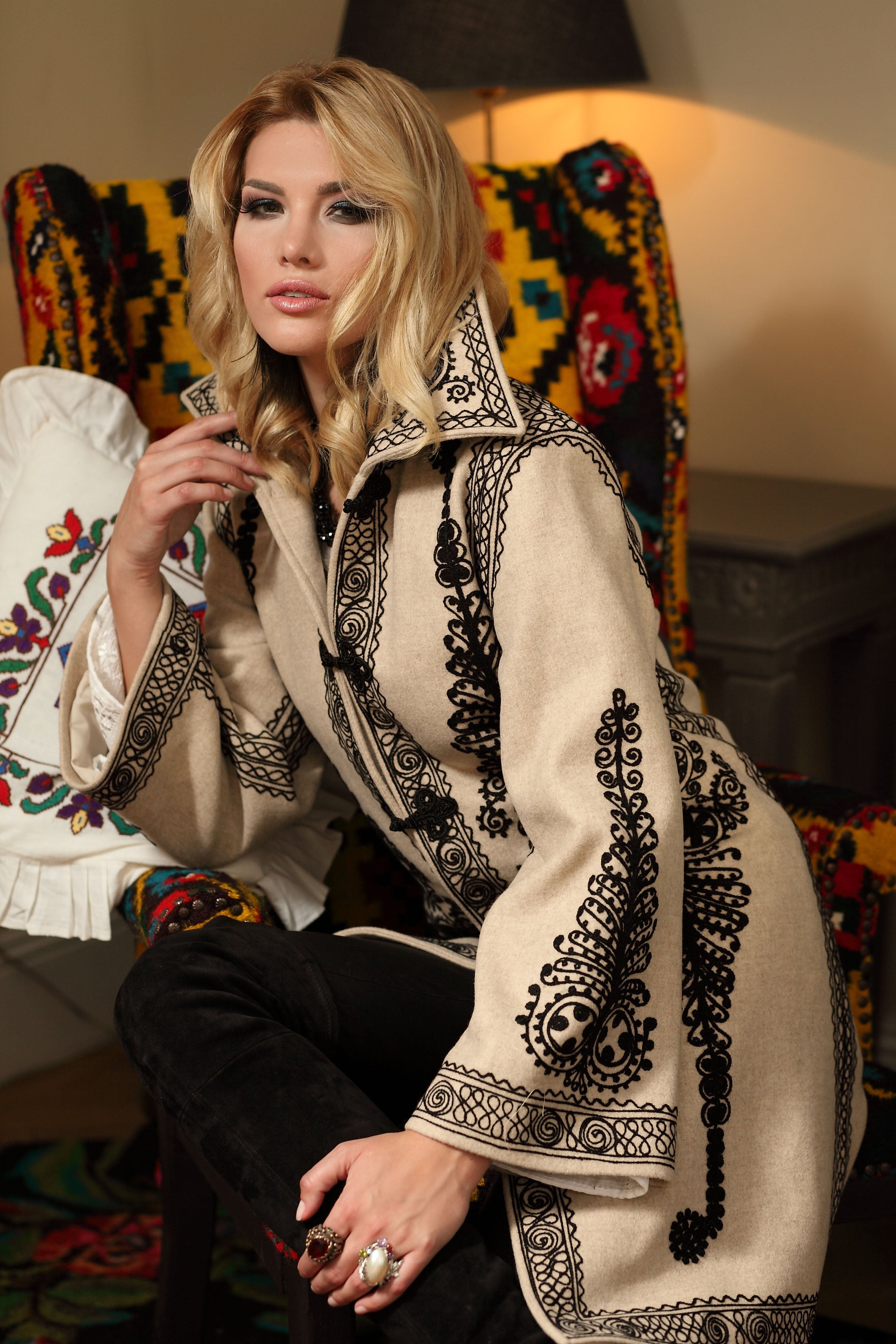 Suman Autentic Romanesc Metropolitan din Stofa de Lana si Casmir