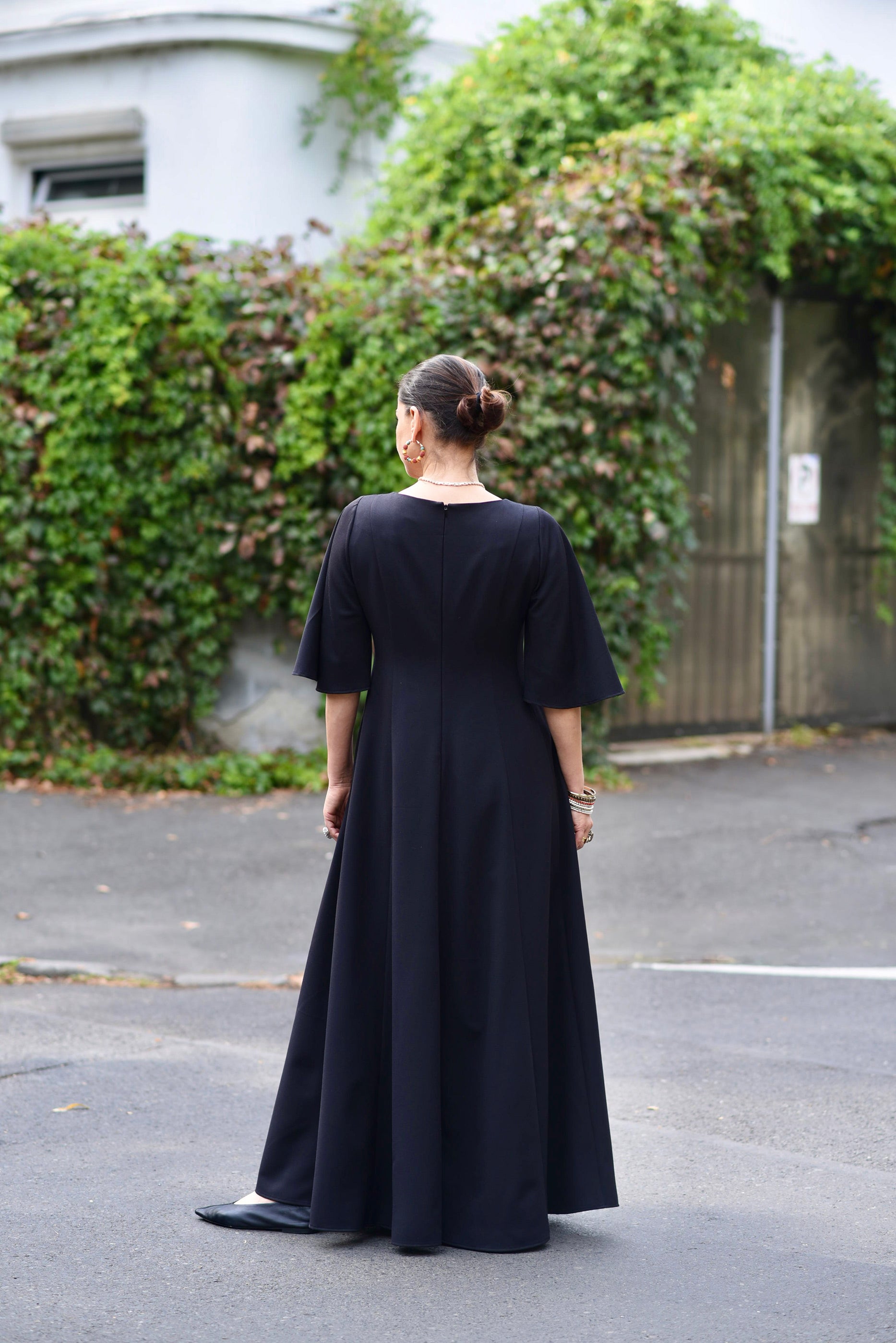 Rochie lungă din stofă neagră cu corseletă din jacquard țesut tradițional