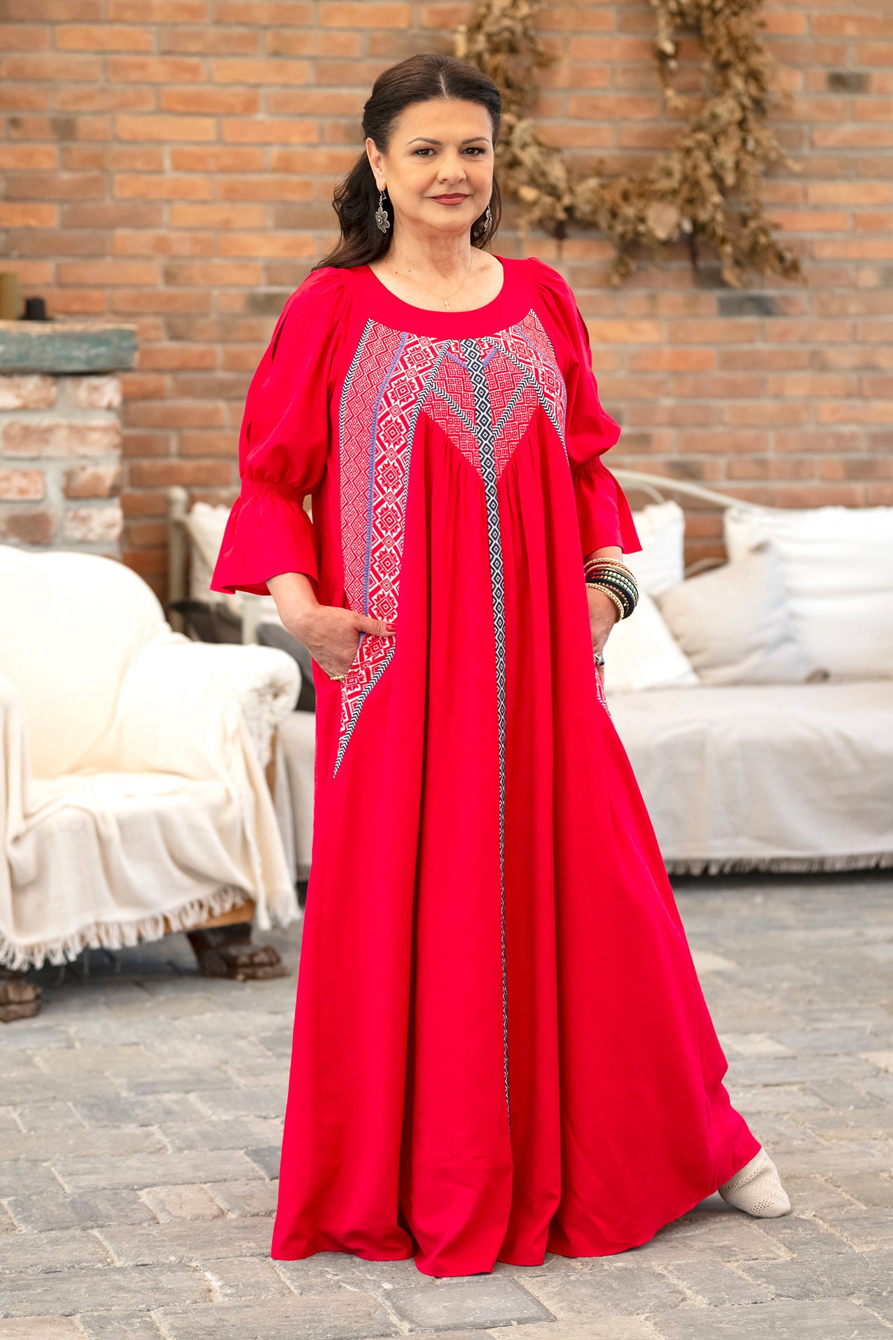 Rochia lungă roșie din in și jacquard țesut Ivoneta