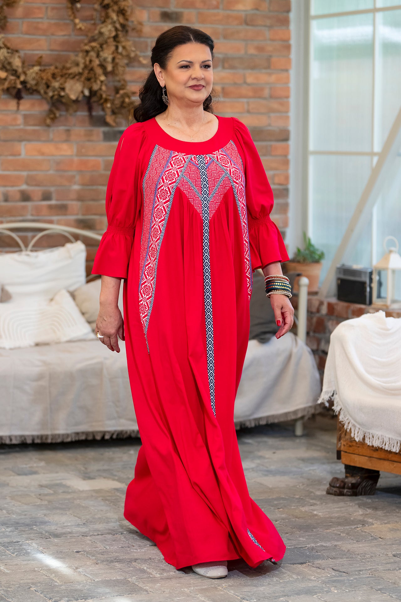 Rochia lungă roșie din in și jacquard țesut Ivoneta