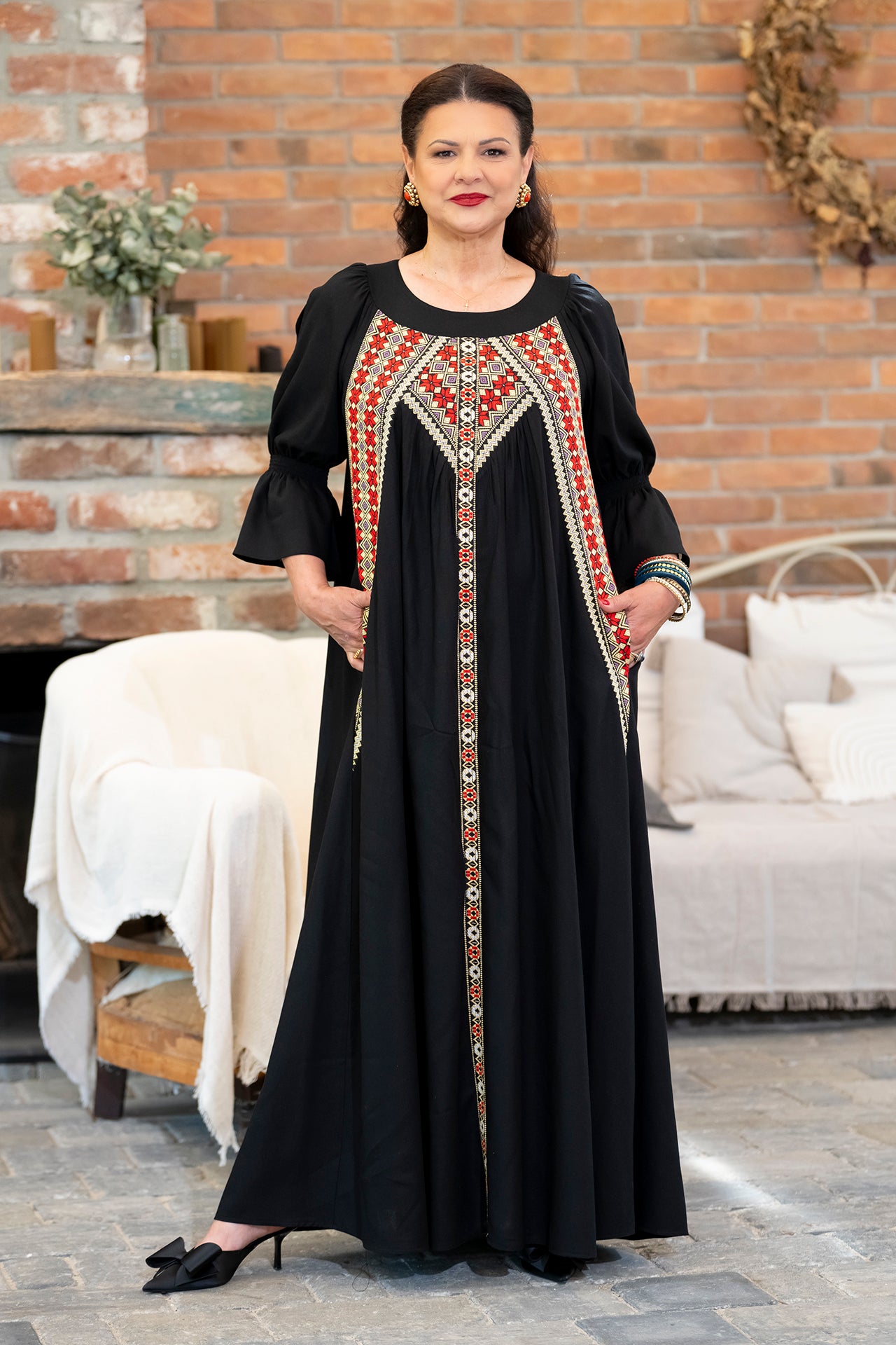 Rochia lungă neagră din in și jacquard țesut Agapia