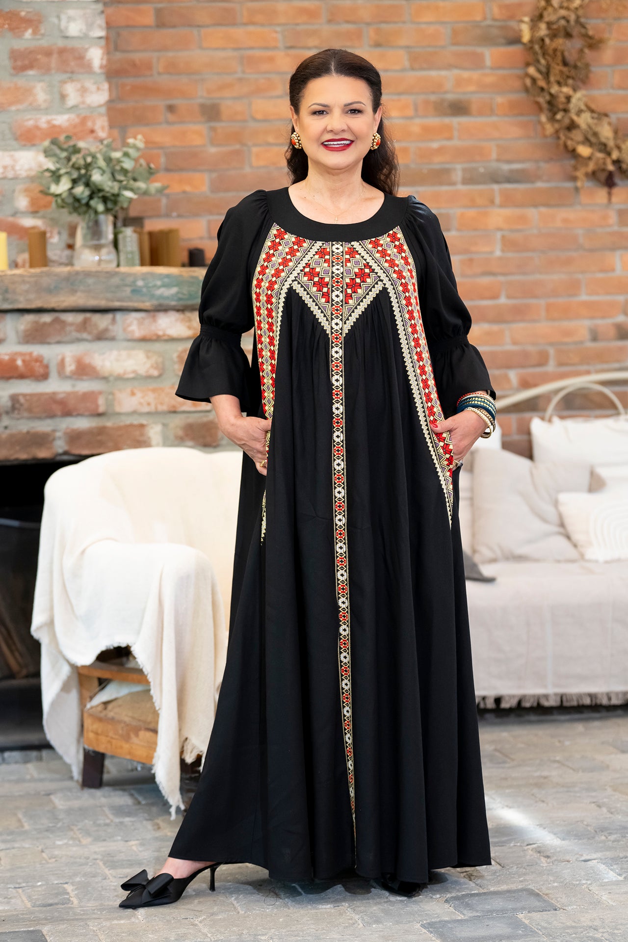 Rochia lungă neagră din in și jacquard țesut Agapia