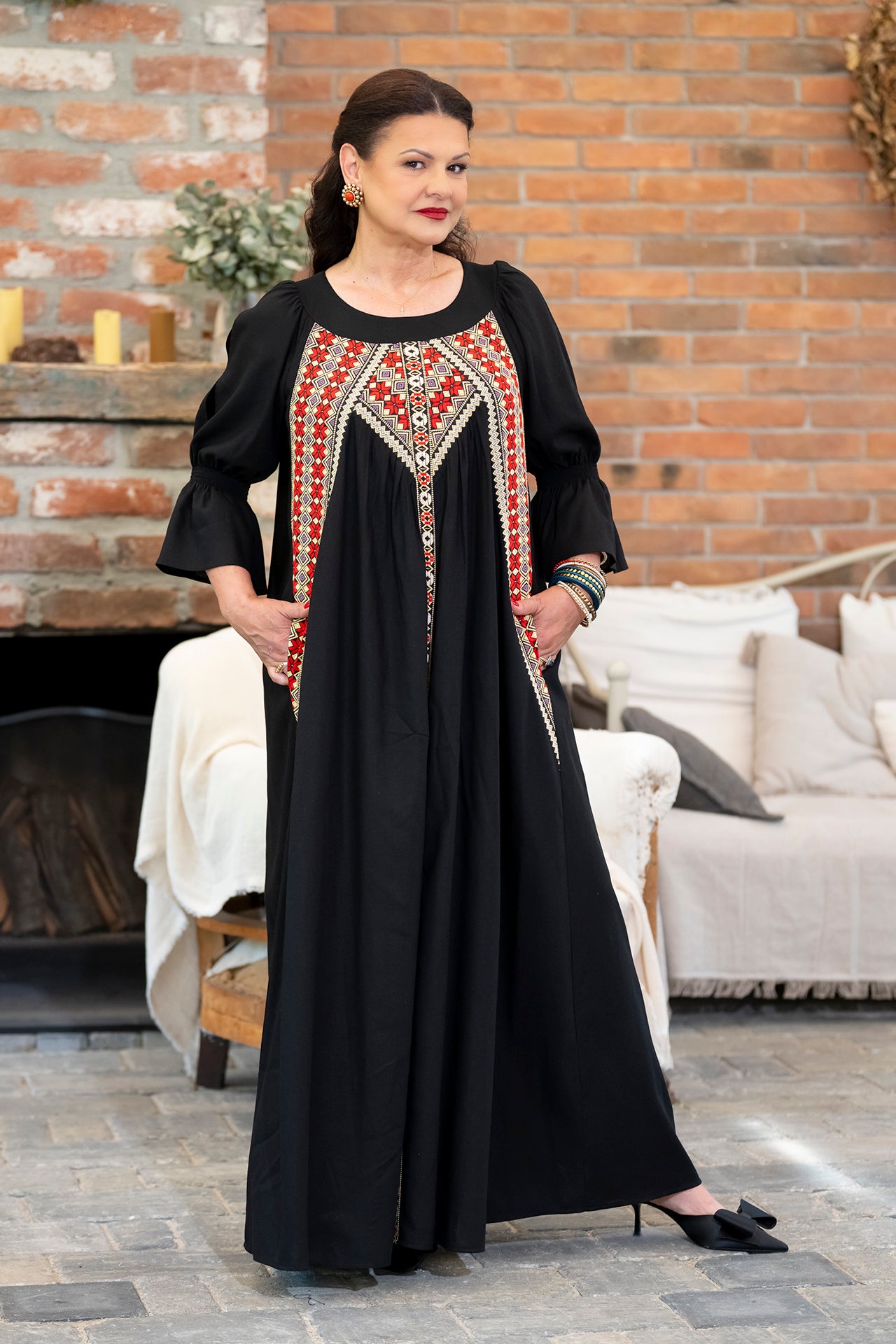 Rochia lungă neagră din in și jacquard țesut Agapia