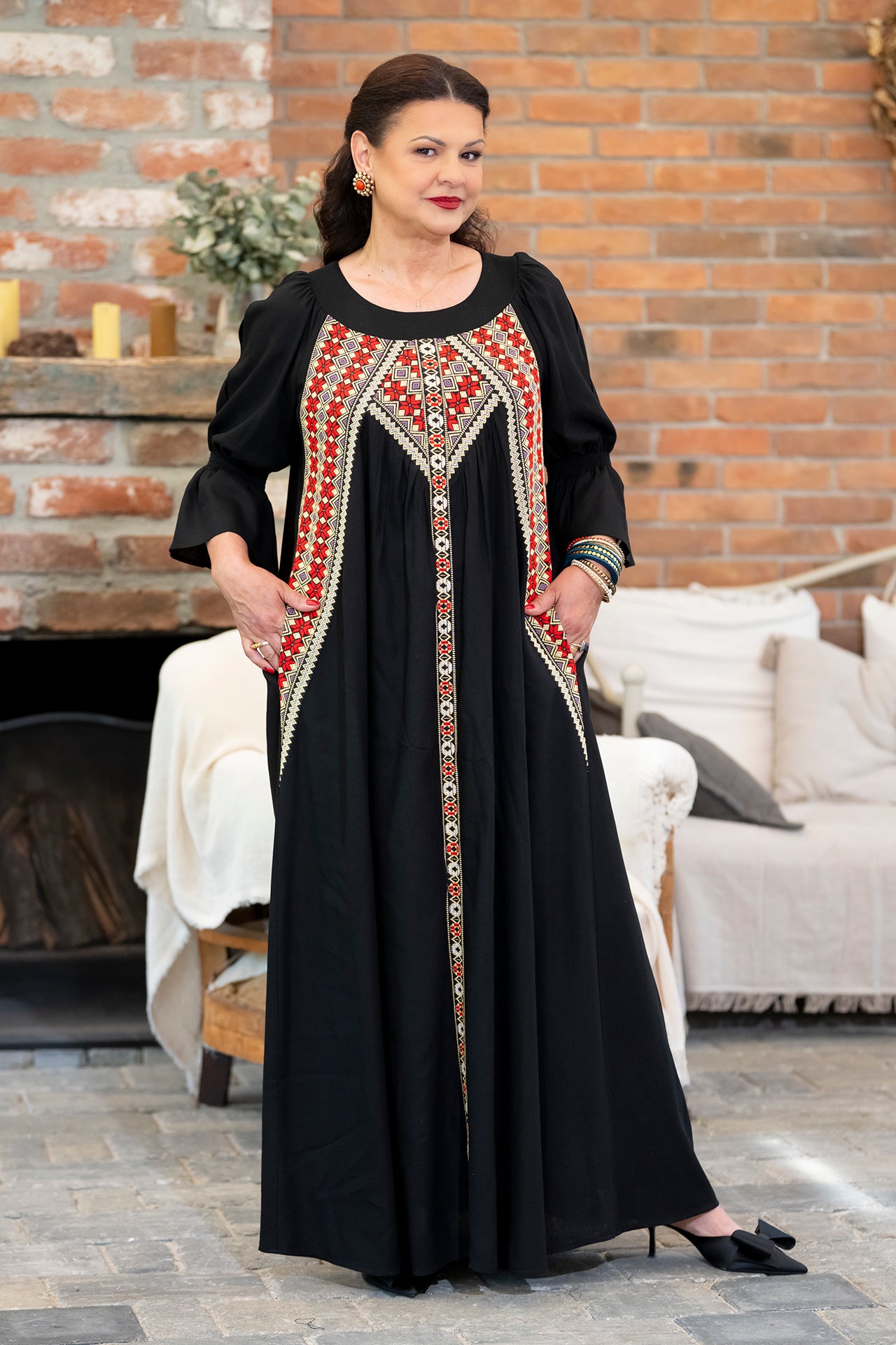 Rochia lungă neagră din in și jacquard țesut Agapia