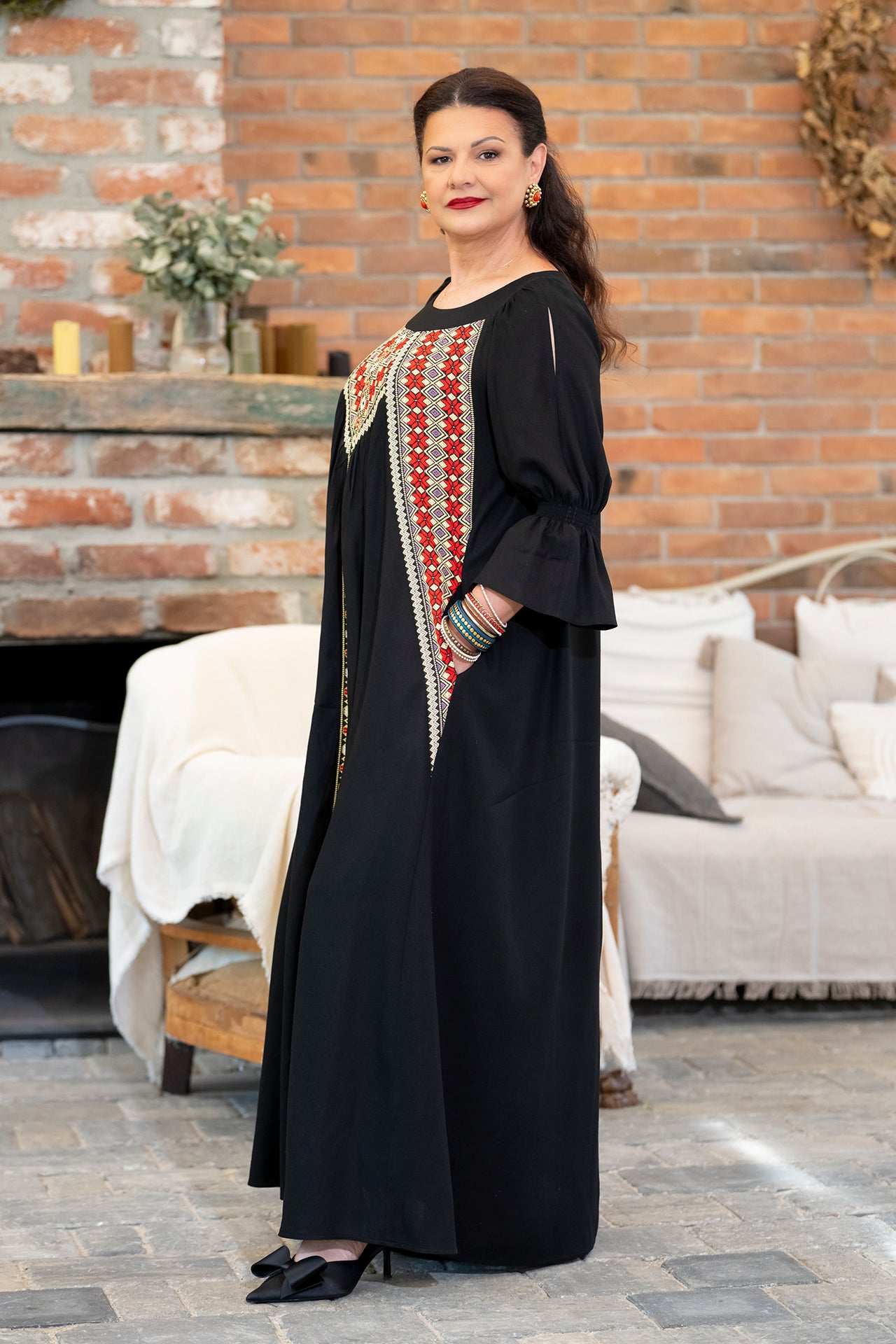 Rochia lungă neagră din in și jacquard țesut Agapia