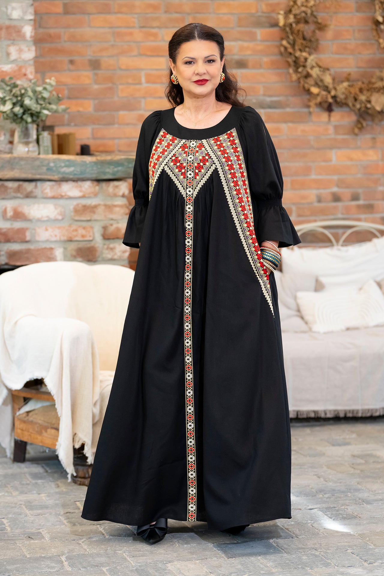 Rochia lungă neagră din in și jacquard țesut Agapia