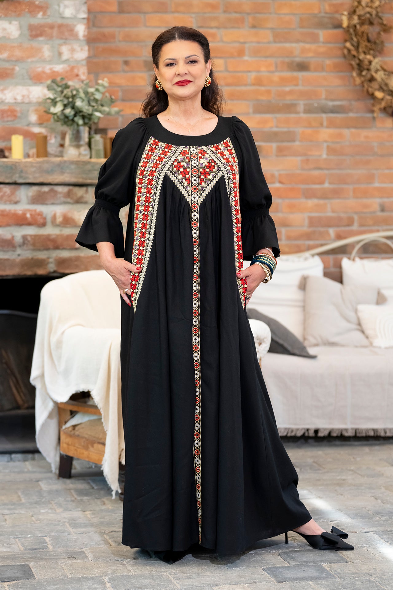 Rochia lungă neagră din in și jacquard țesut Agapia
