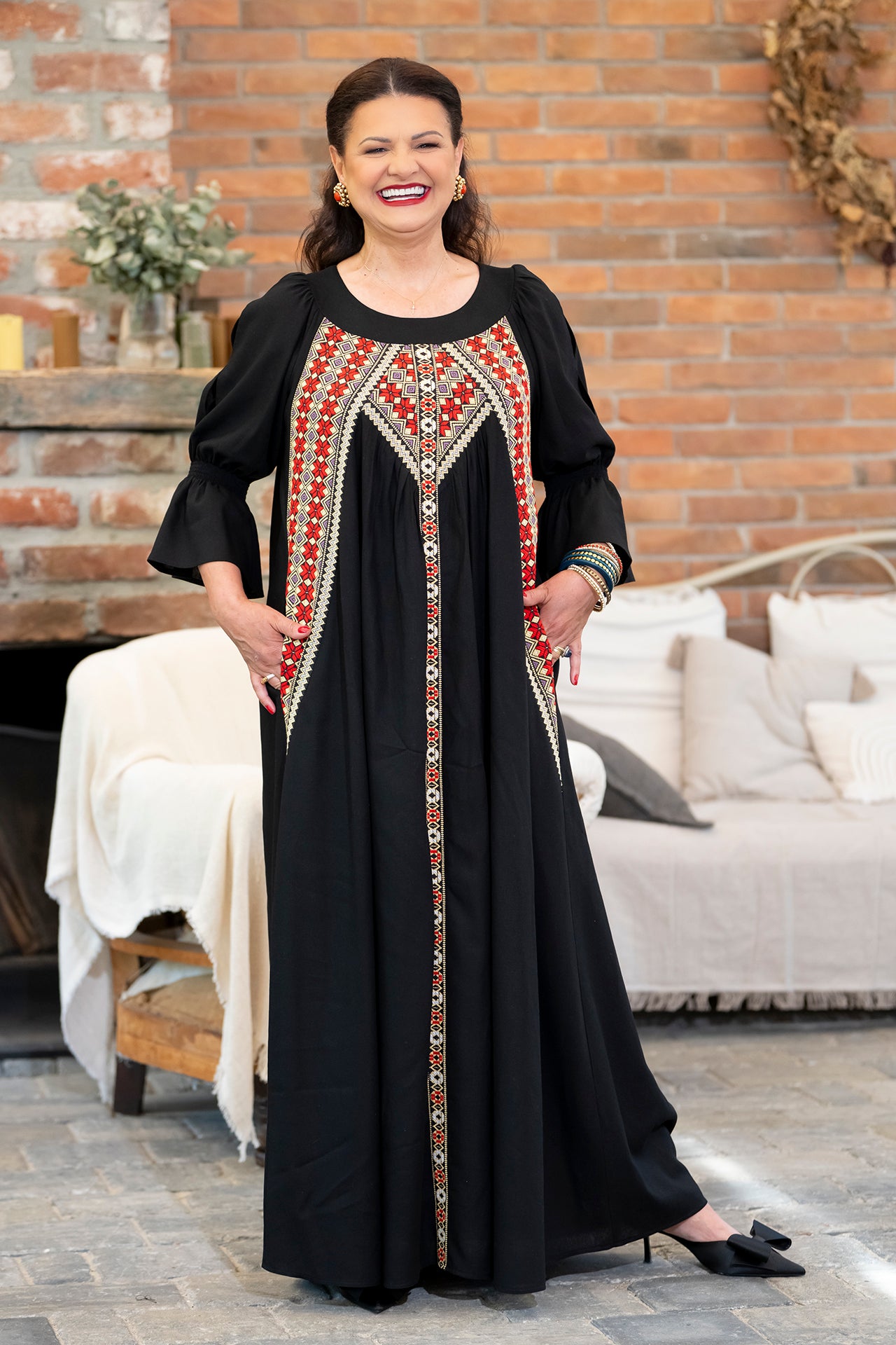 Rochia lungă neagră din in și jacquard țesut Agapia