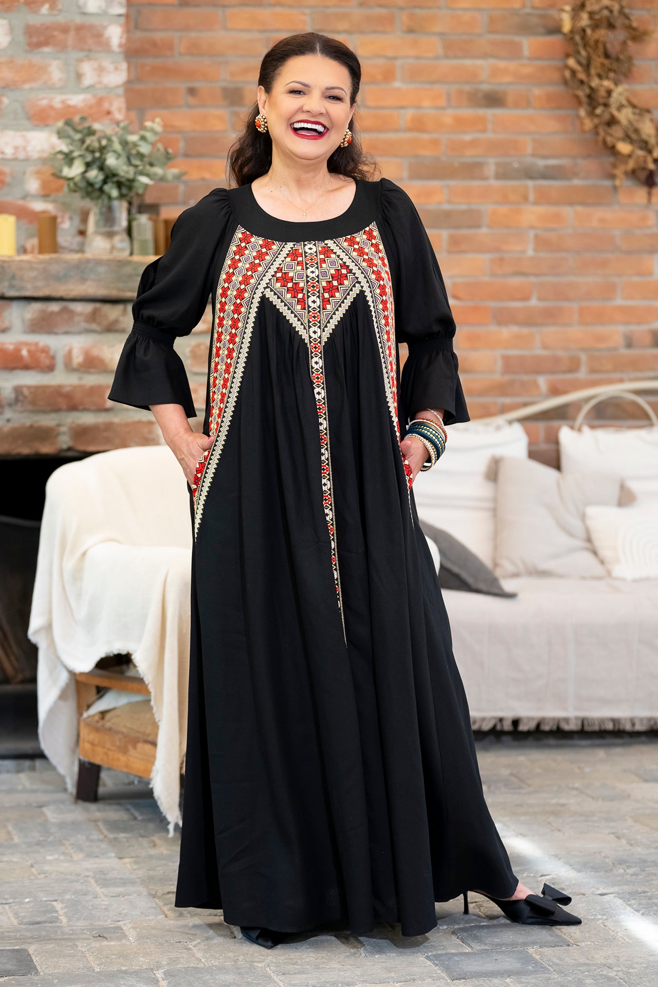 Rochia lungă neagră din in și jacquard țesut Agapia