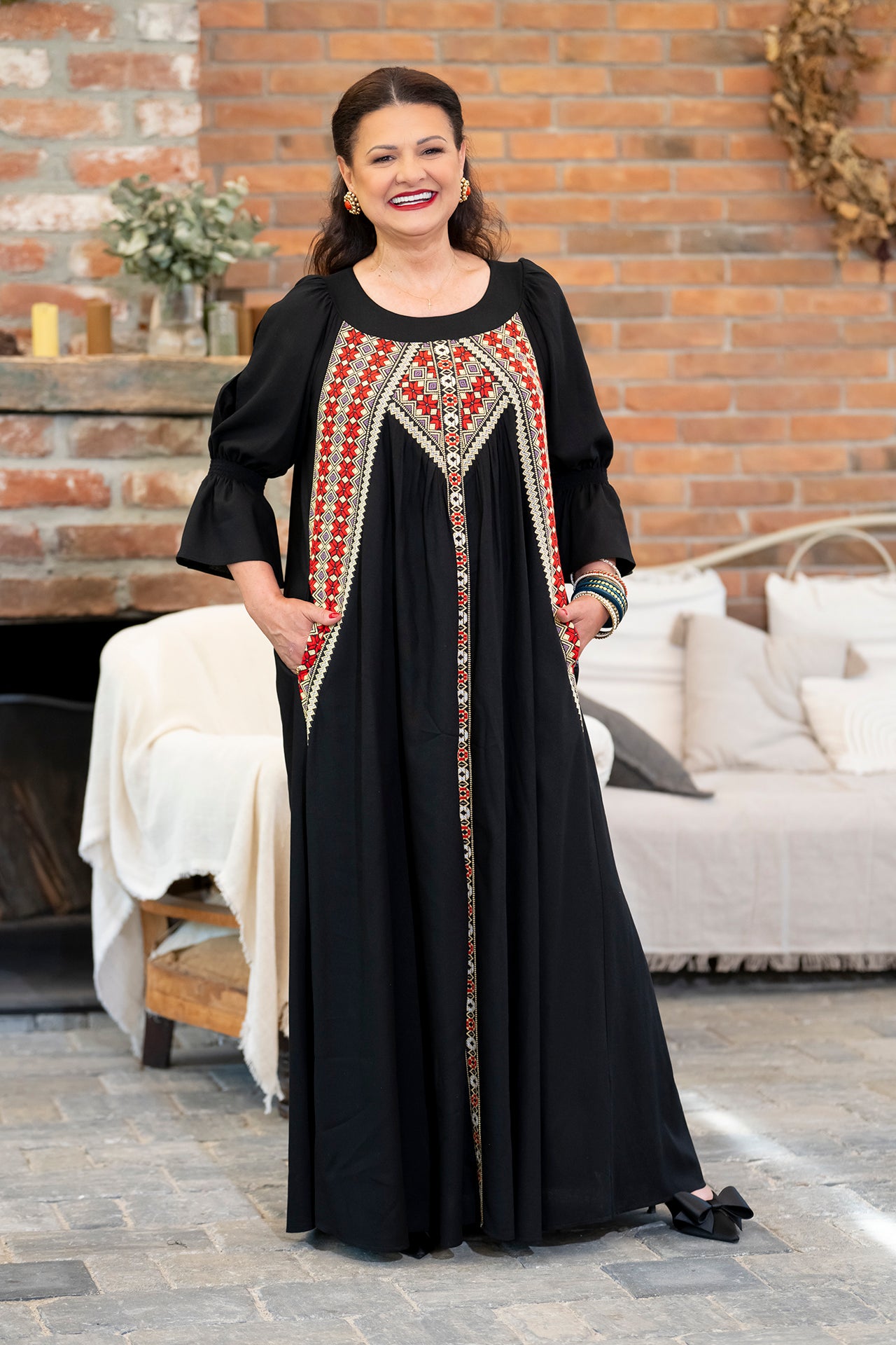 Rochia lungă neagră din in și jacquard țesut Agapia