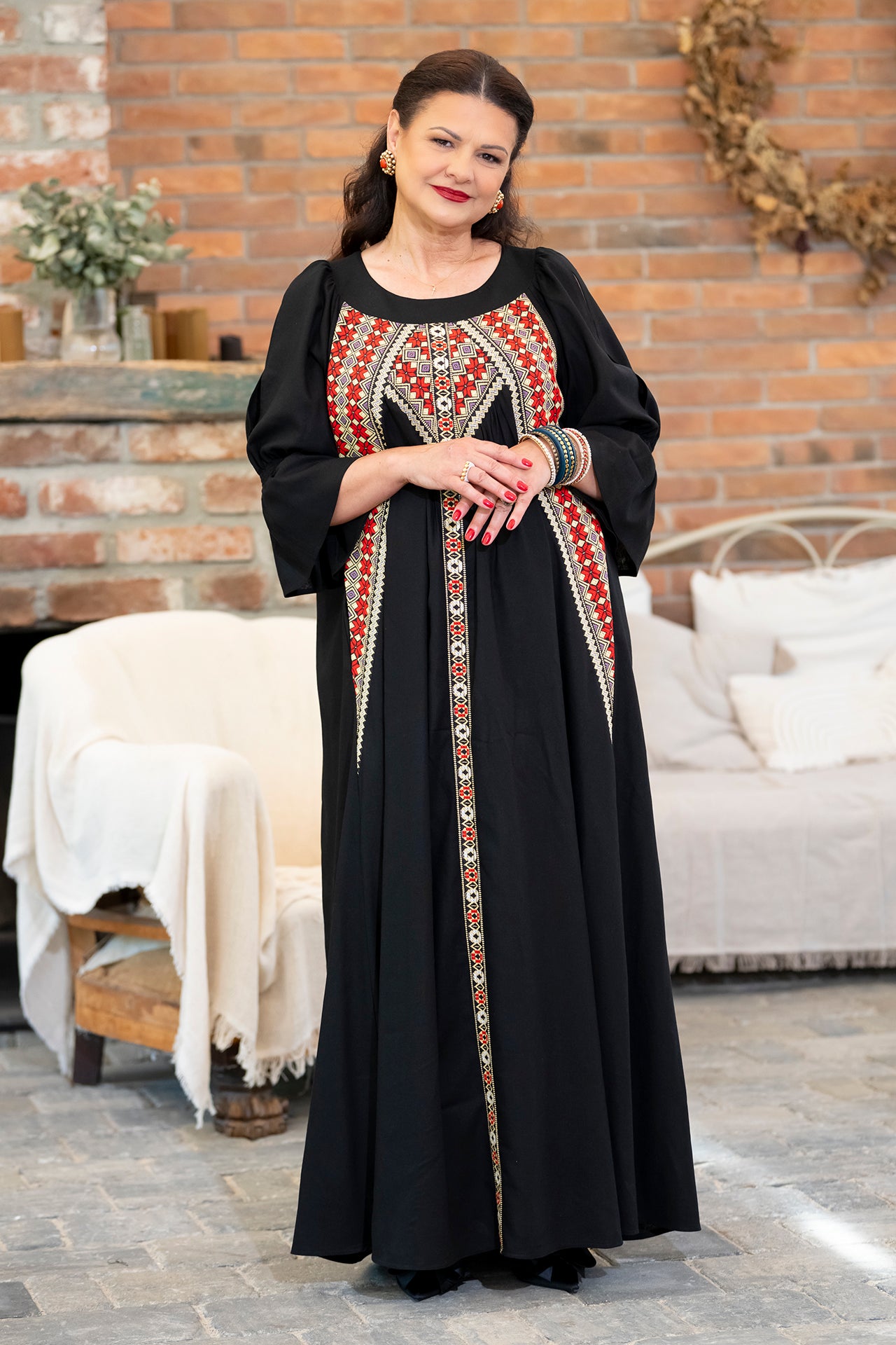 Rochia lungă neagră din in și jacquard țesut Agapia
