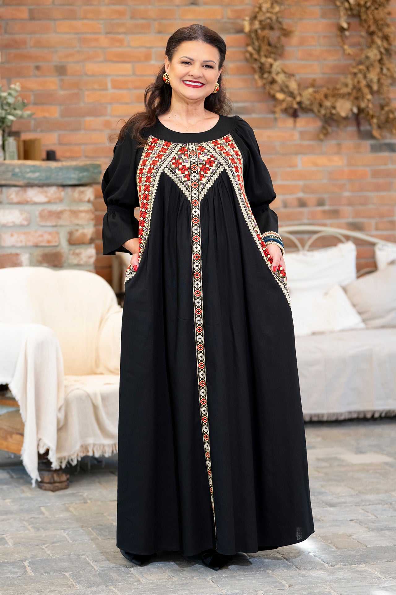 Rochia lungă neagră din in și jacquard țesut Agapia