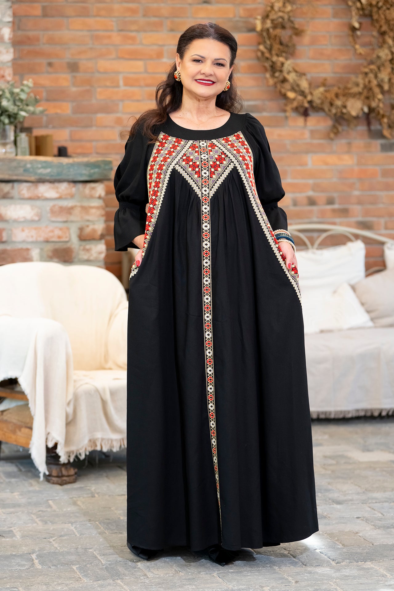 Rochia lungă neagră din in și jacquard țesut Agapia