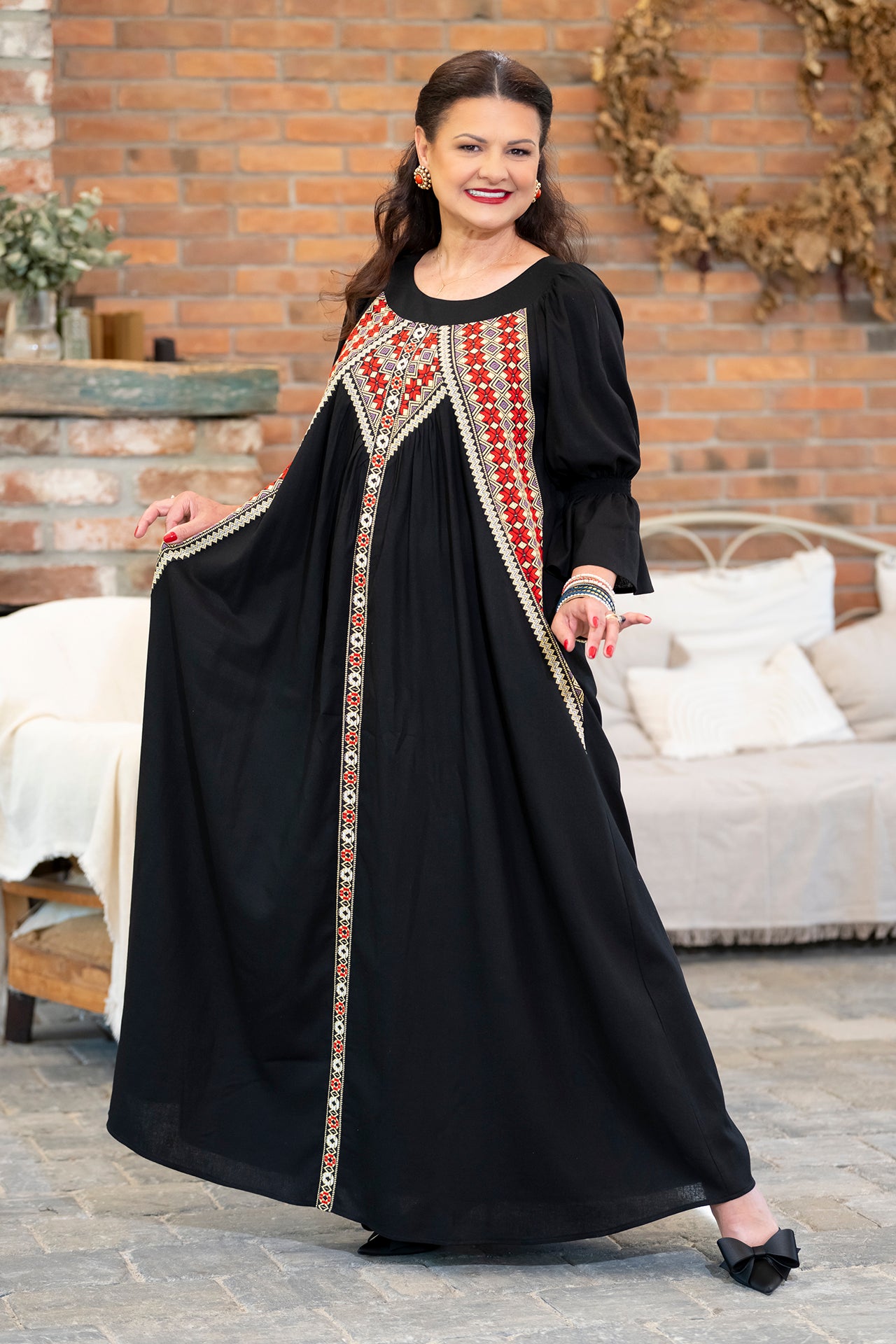 Rochia lungă neagră din in și jacquard țesut Agapia