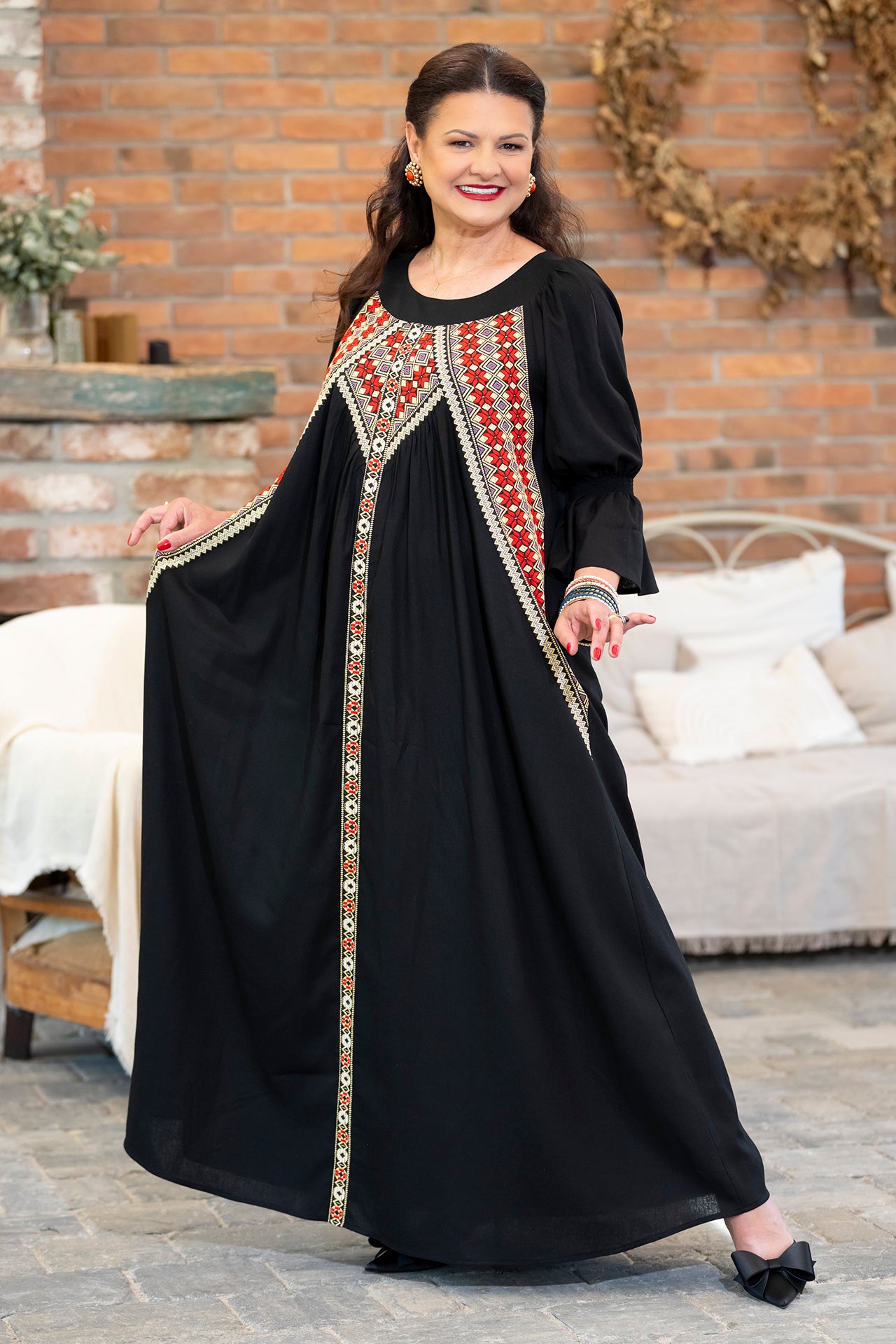Rochia lungă neagră din in și jacquard țesut Agapia