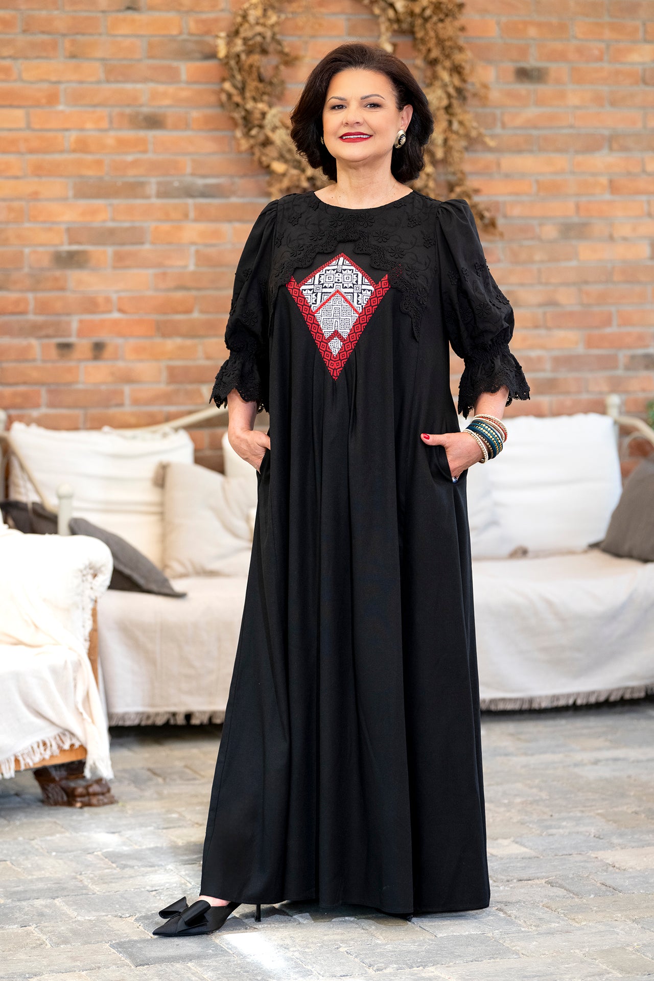 Rochie lungă neagră din in cu jacquard țesut și broderie tridimensională