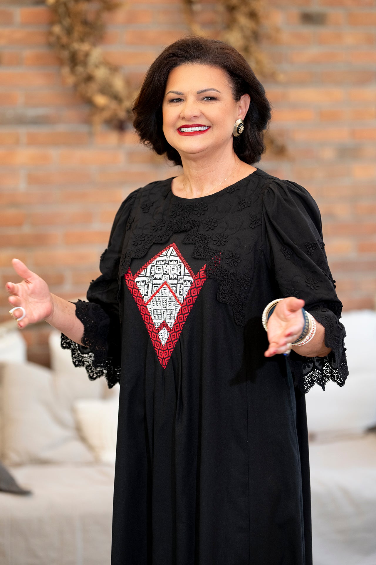 Rochie lungă neagră din in cu jacquard țesut și broderie tridimensională