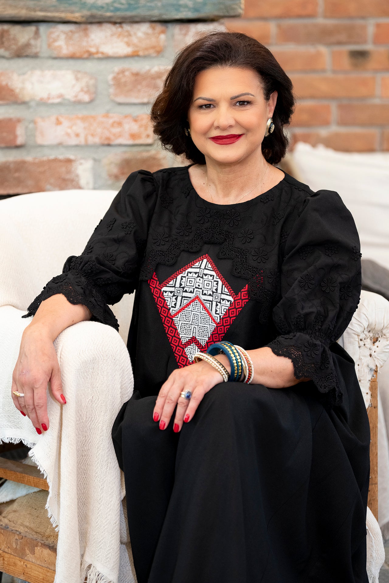 Rochie lungă neagră din in cu jacquard țesut și broderie tridimensională