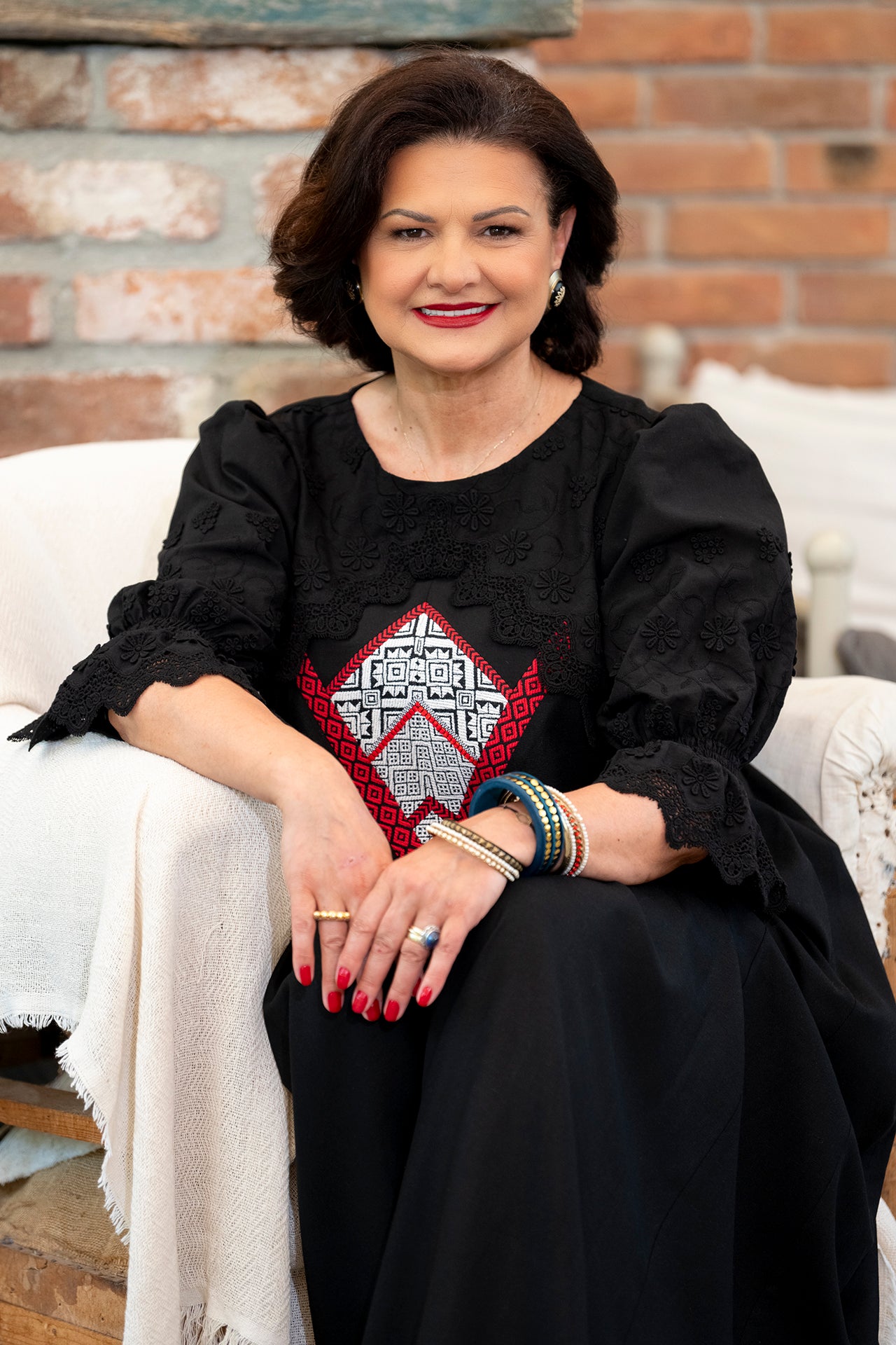 Rochie lungă neagră din in cu jacquard țesut și broderie tridimensională