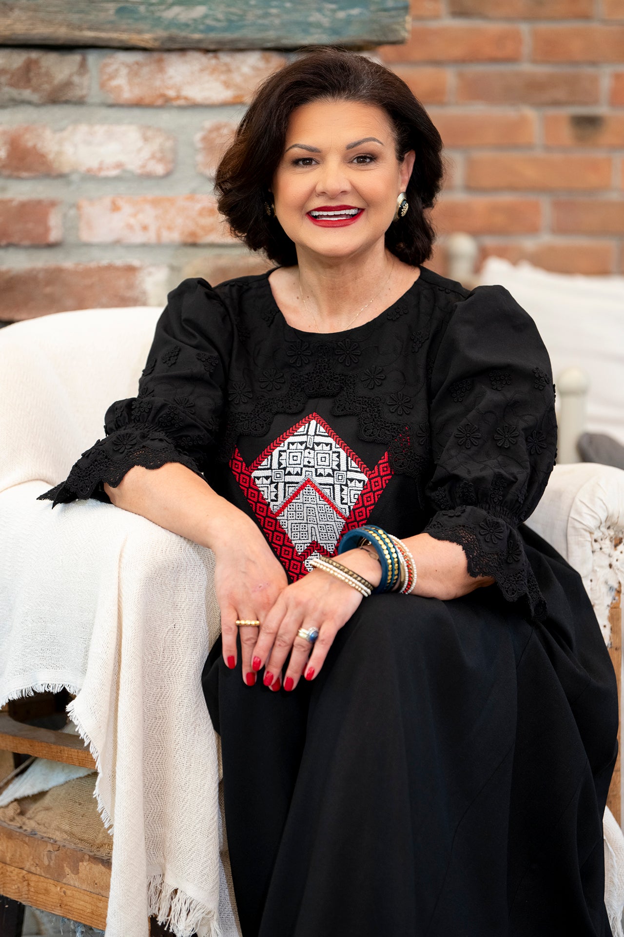 Rochie lungă neagră din in cu jacquard țesut și broderie tridimensională
