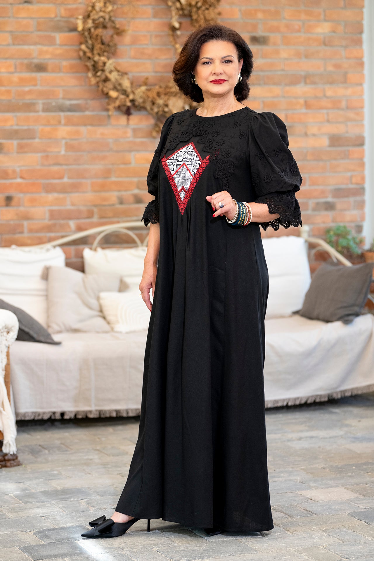 Rochie lungă neagră din in cu jacquard țesut și broderie tridimensională