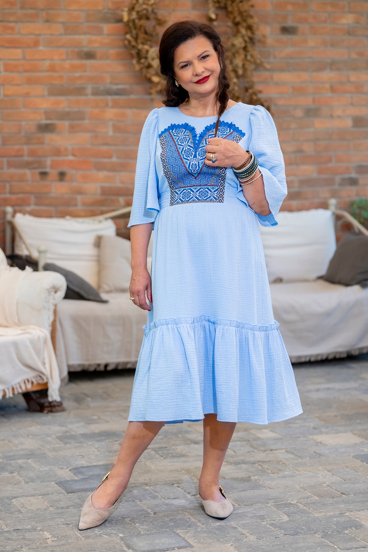 Rochie midi din muselină bleu cu jacquard și dantelă tradițională