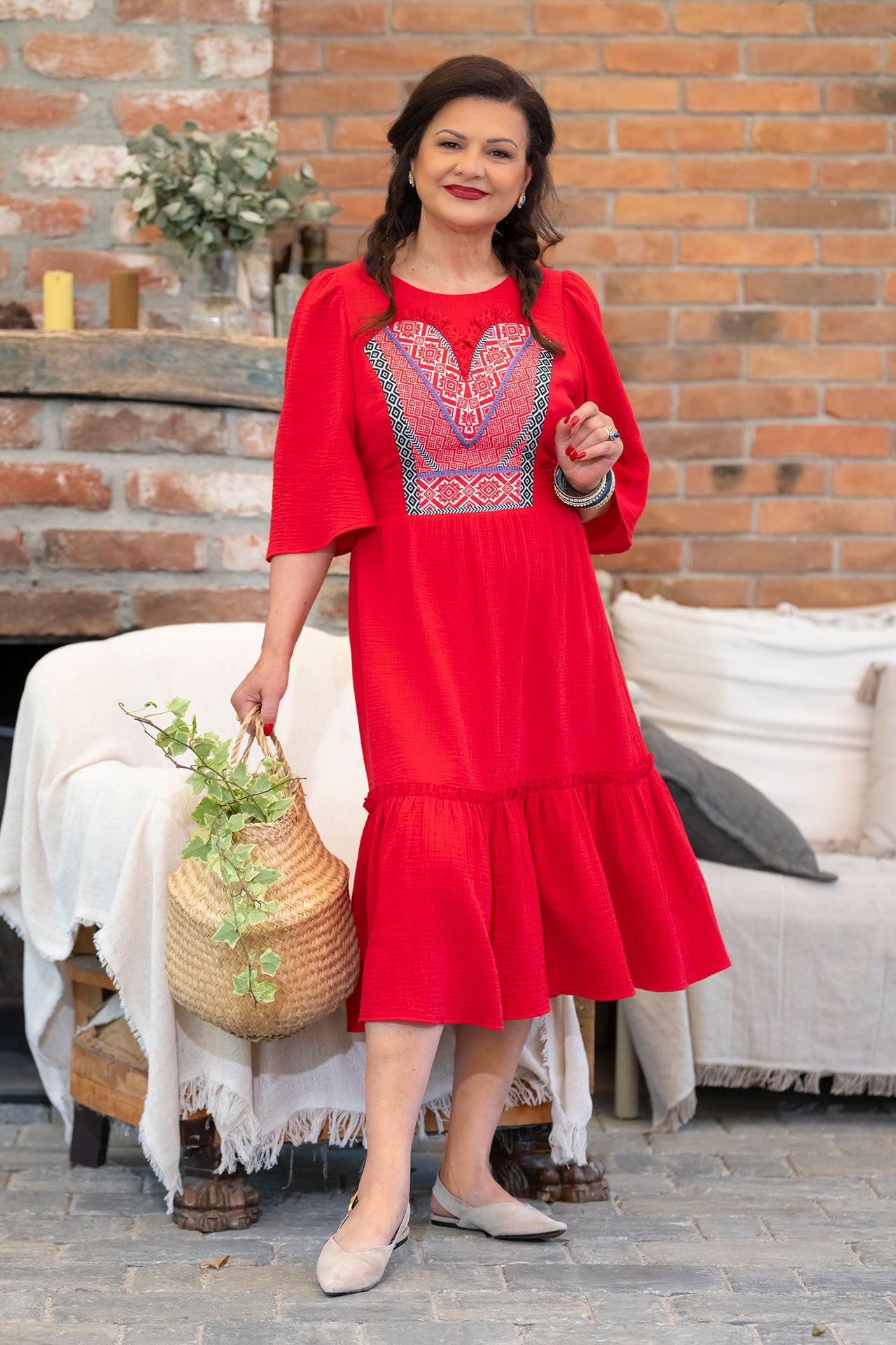 Rochia midi din muselină roșie cu jacquard țesut și dantelă tradițională