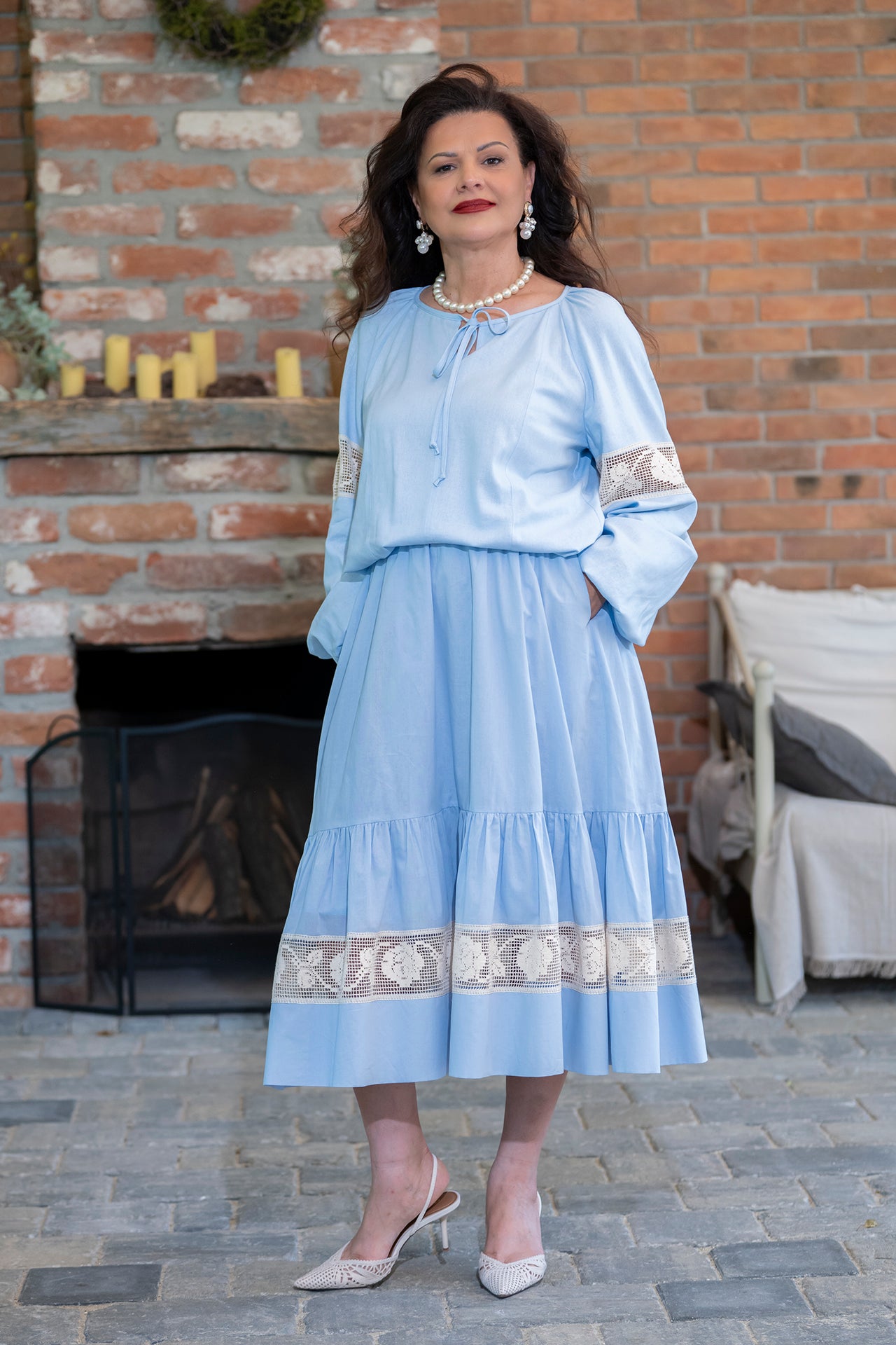 Fusta bleu din batist de bumbac și dantelă românească tradițională crem