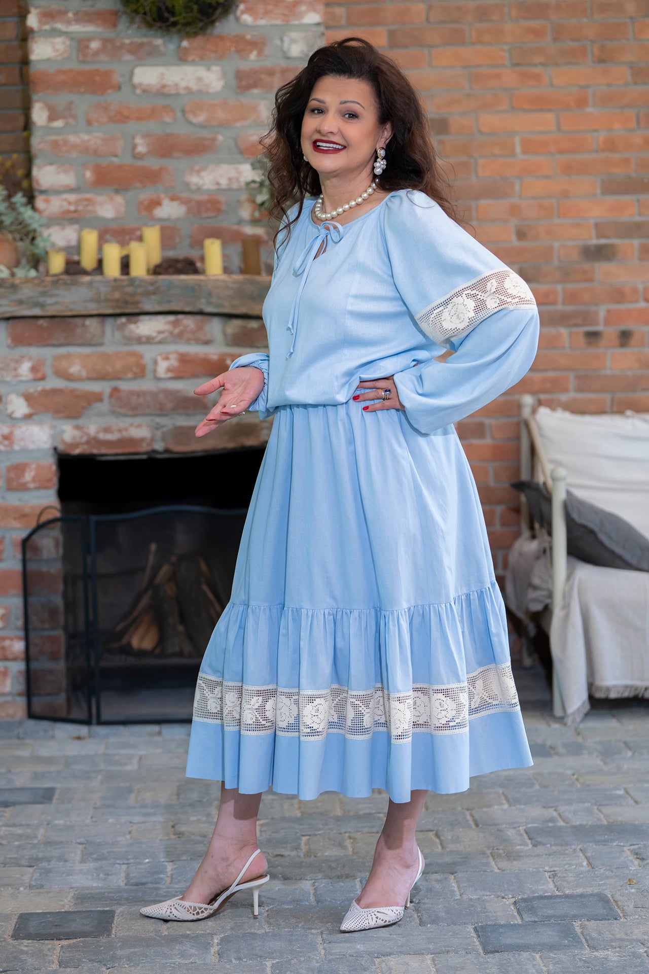 Fusta bleu din batist de bumbac și dantelă românească tradițională crem