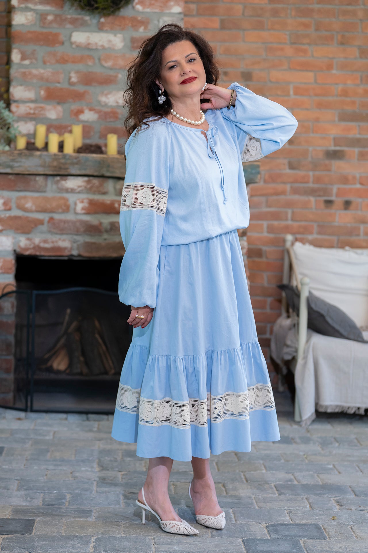 Fusta bleu din batist de bumbac și dantelă românească tradițională crem