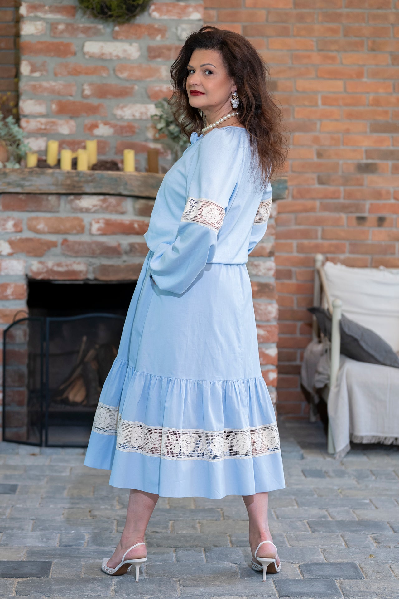Fusta bleu din batist de bumbac și dantelă românească tradițională crem