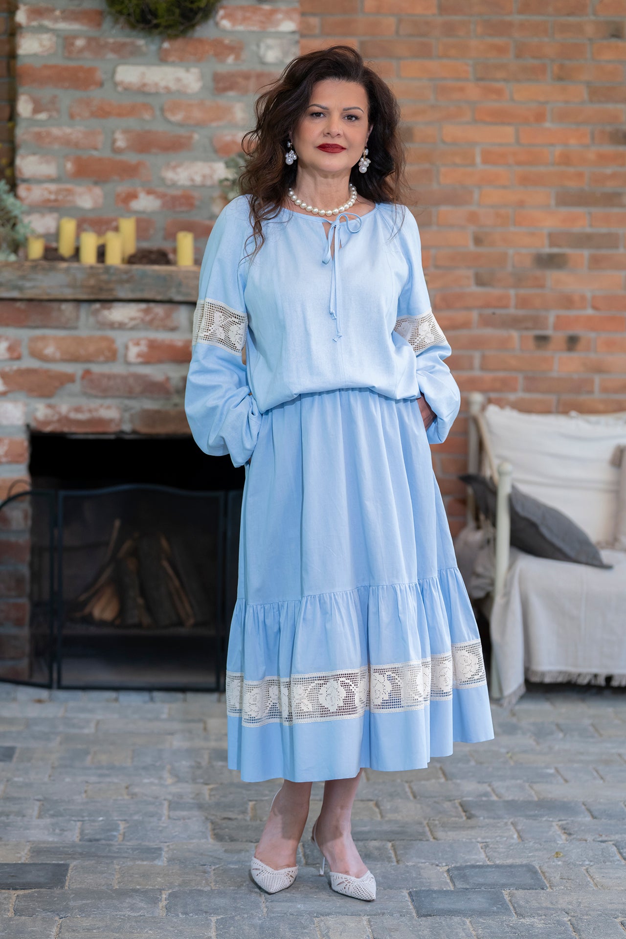 Fusta bleu din batist de bumbac și dantelă românească tradițională crem