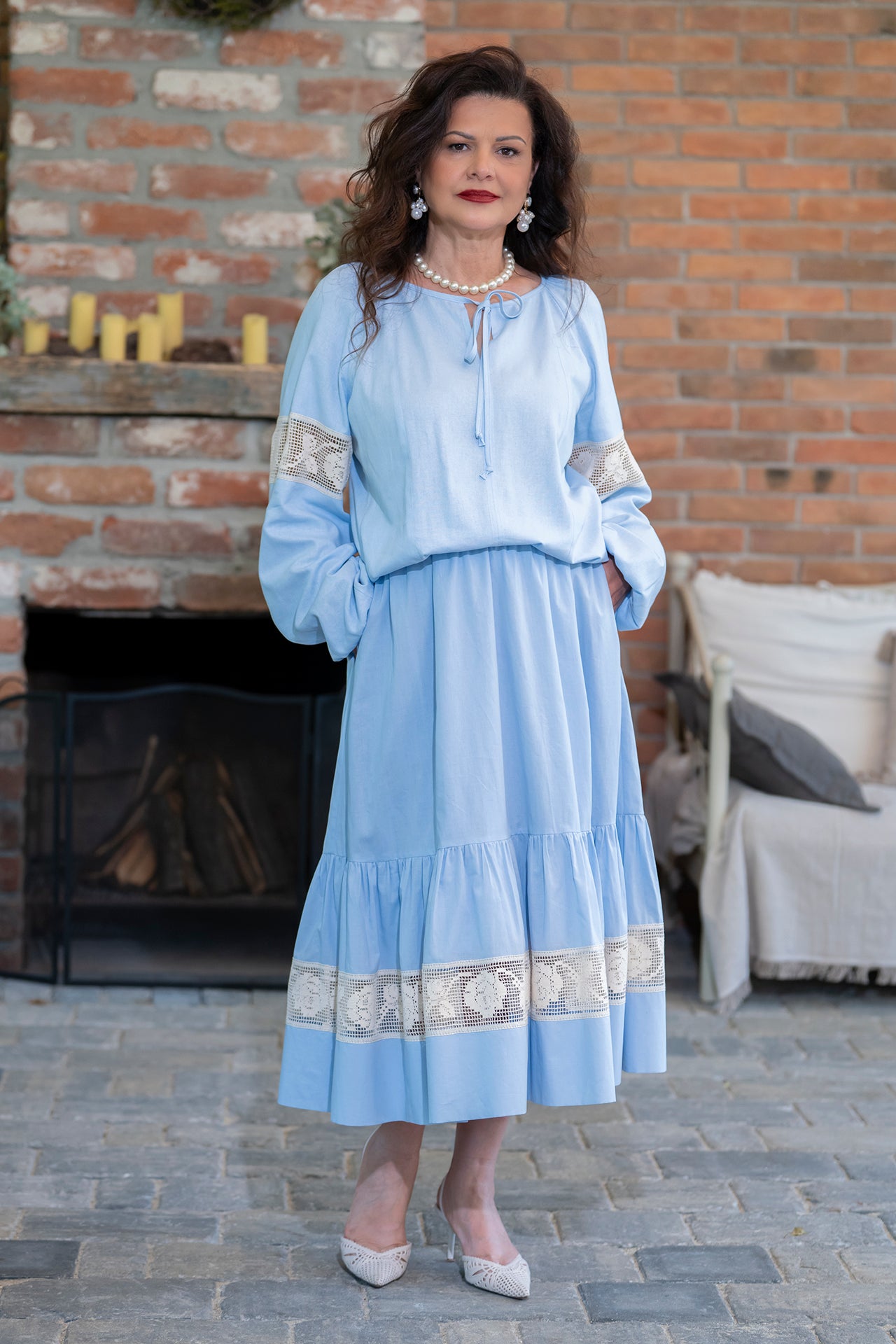 Fusta bleu din batist de bumbac și dantelă românească tradițională crem