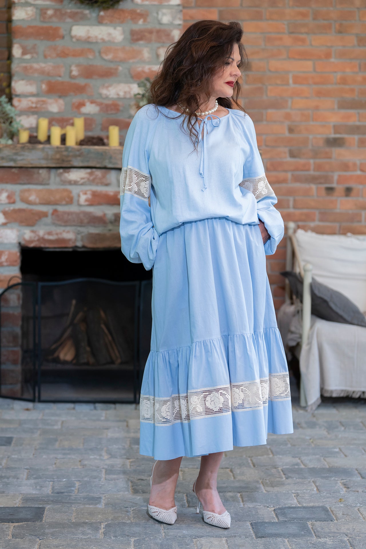 Fusta bleu din batist de bumbac și dantelă românească tradițională crem