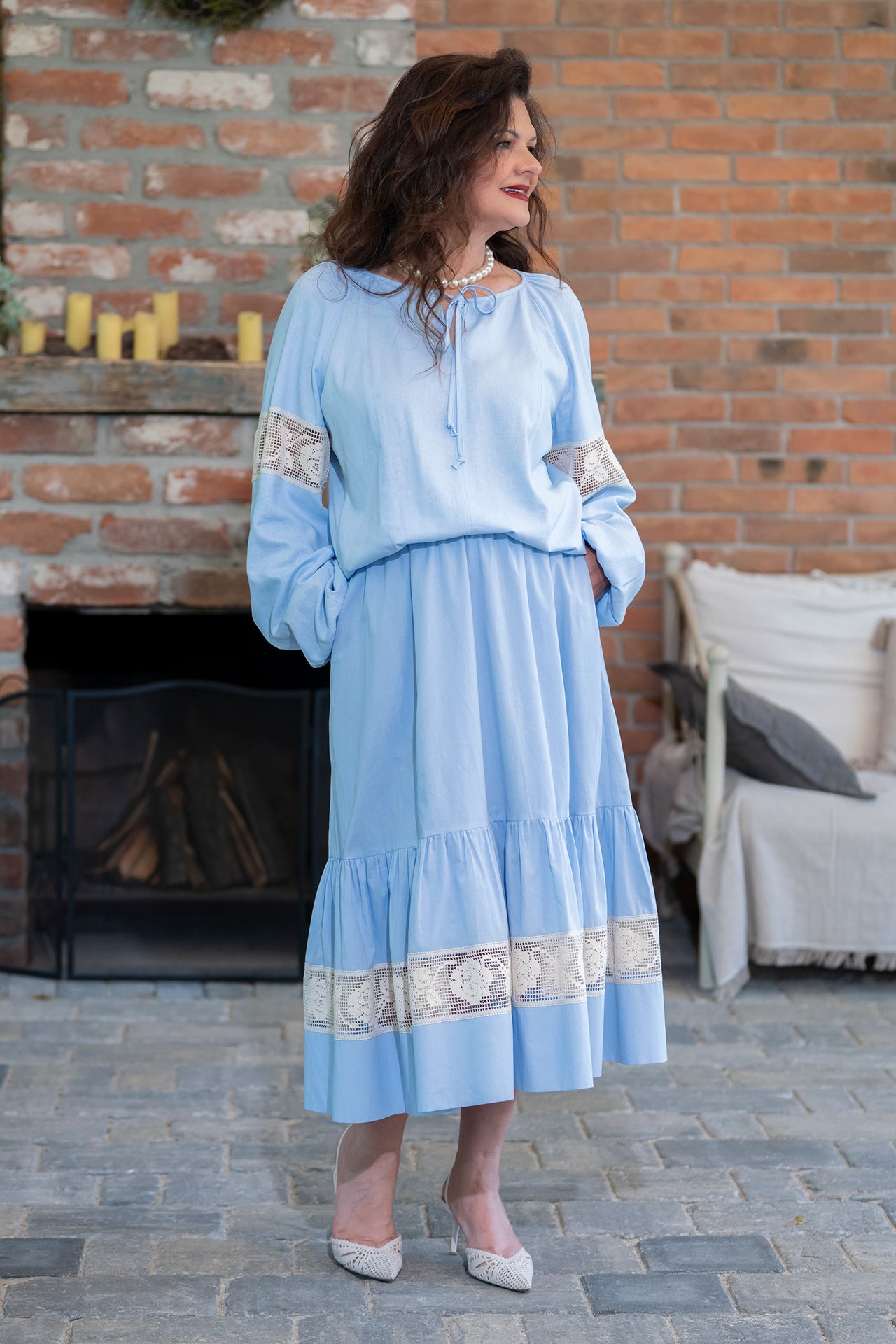 Fusta bleu din batist de bumbac și dantelă românească tradițională crem
