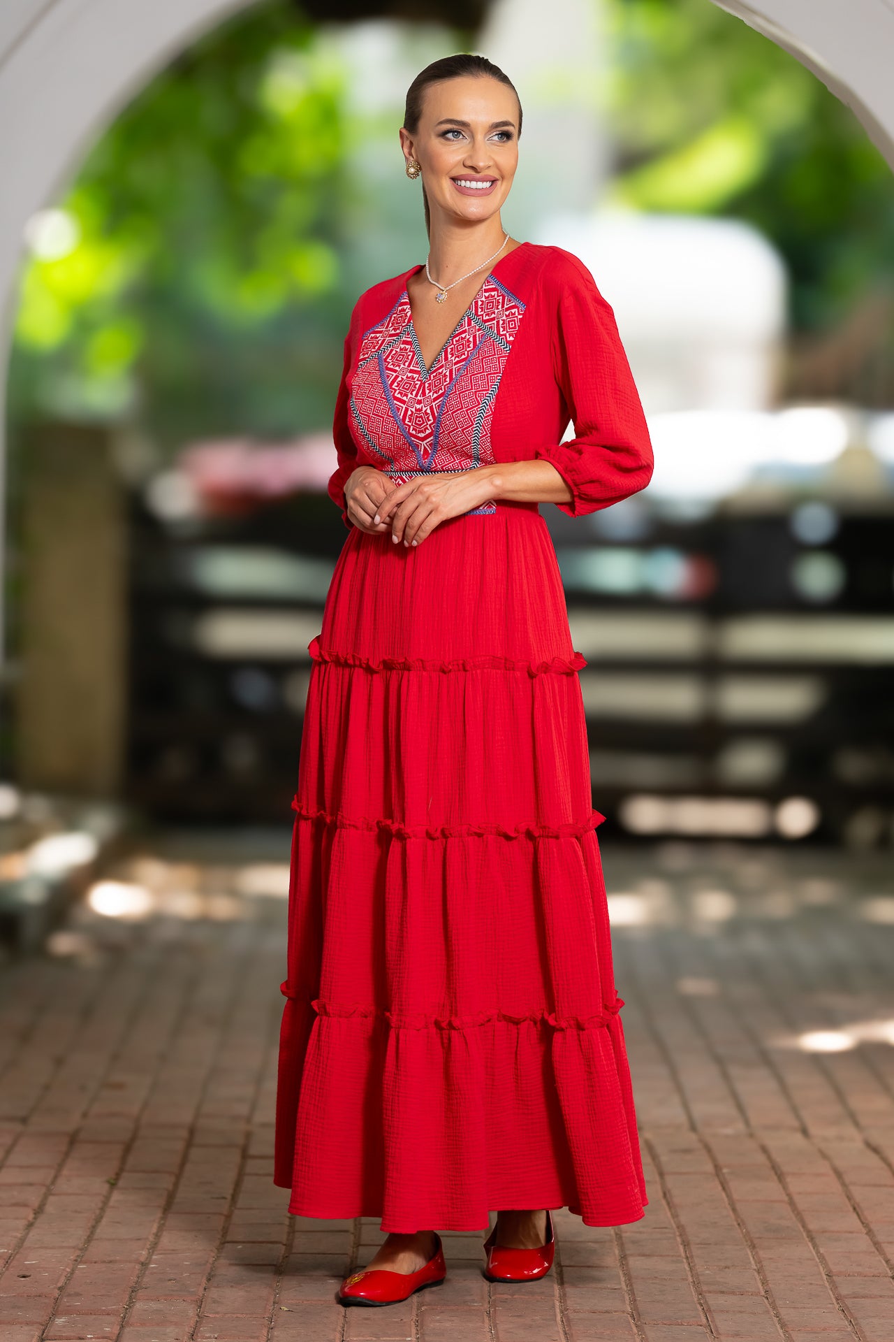 Rochie roșie din pânză topită cu jacquard țesut Domnița