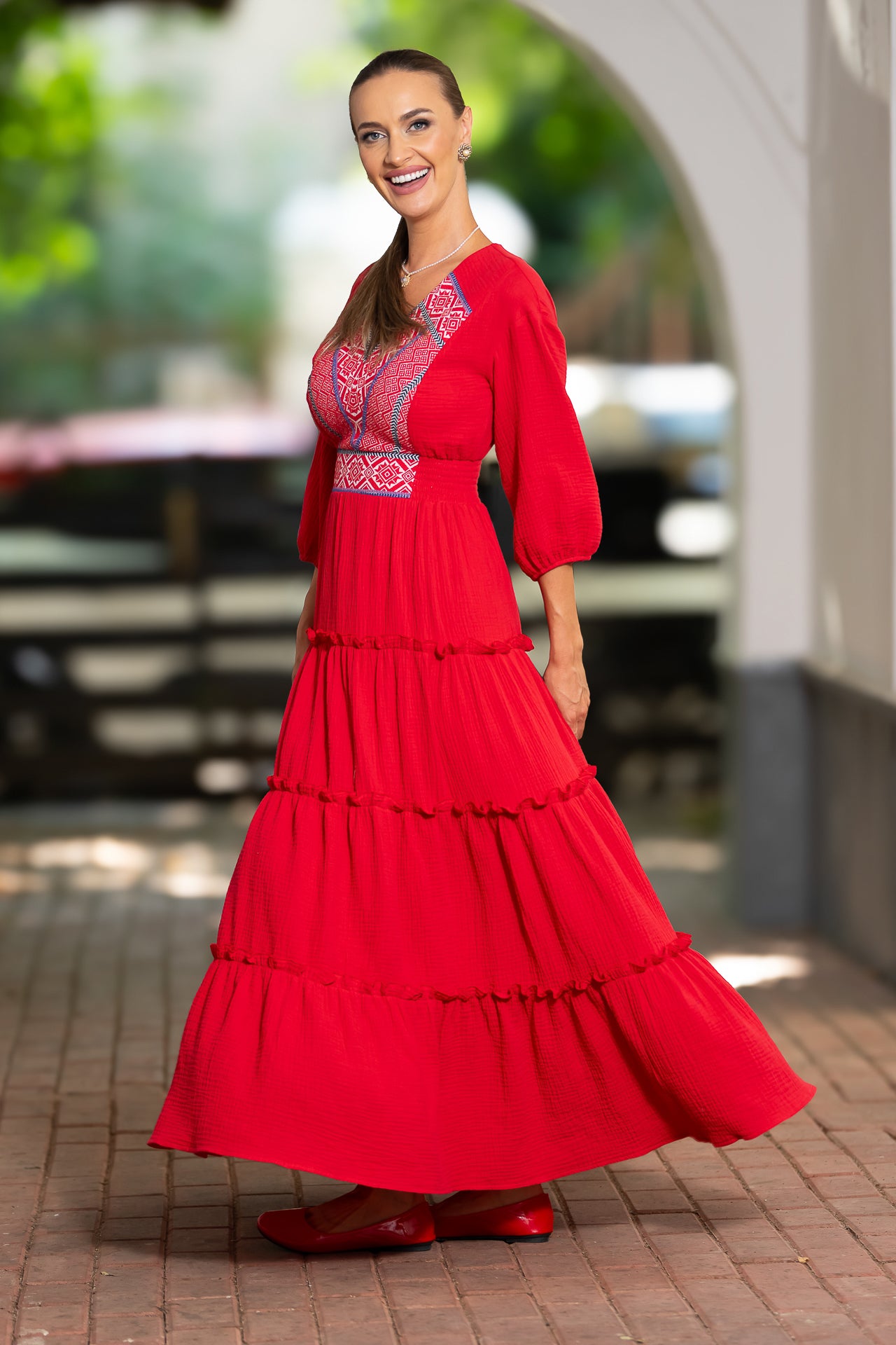 Rochie roșie din pânză topită cu jacquard țesut Domnița
