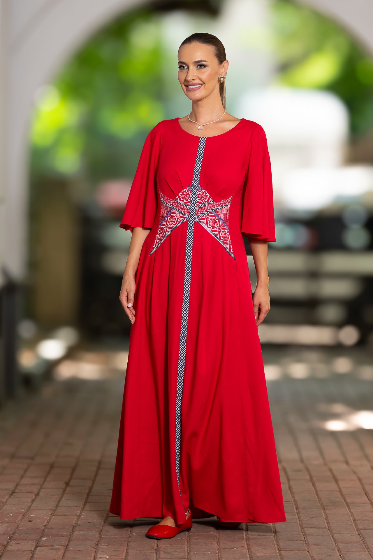 Rochie lungă din in roșu și corseletă din jacquard tradițional