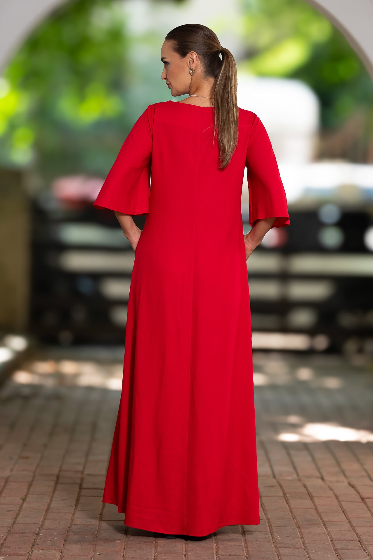 Rochie lungă din in roșu și corseletă din jacquard tradițional