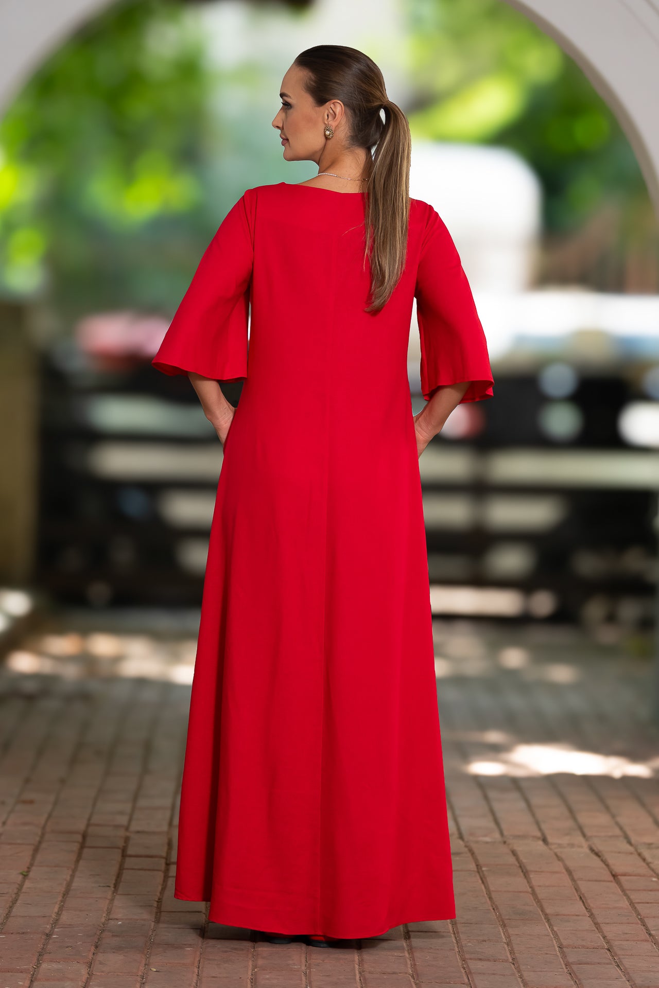 Rochie lungă din in roșu și corseletă din jacquard tradițional