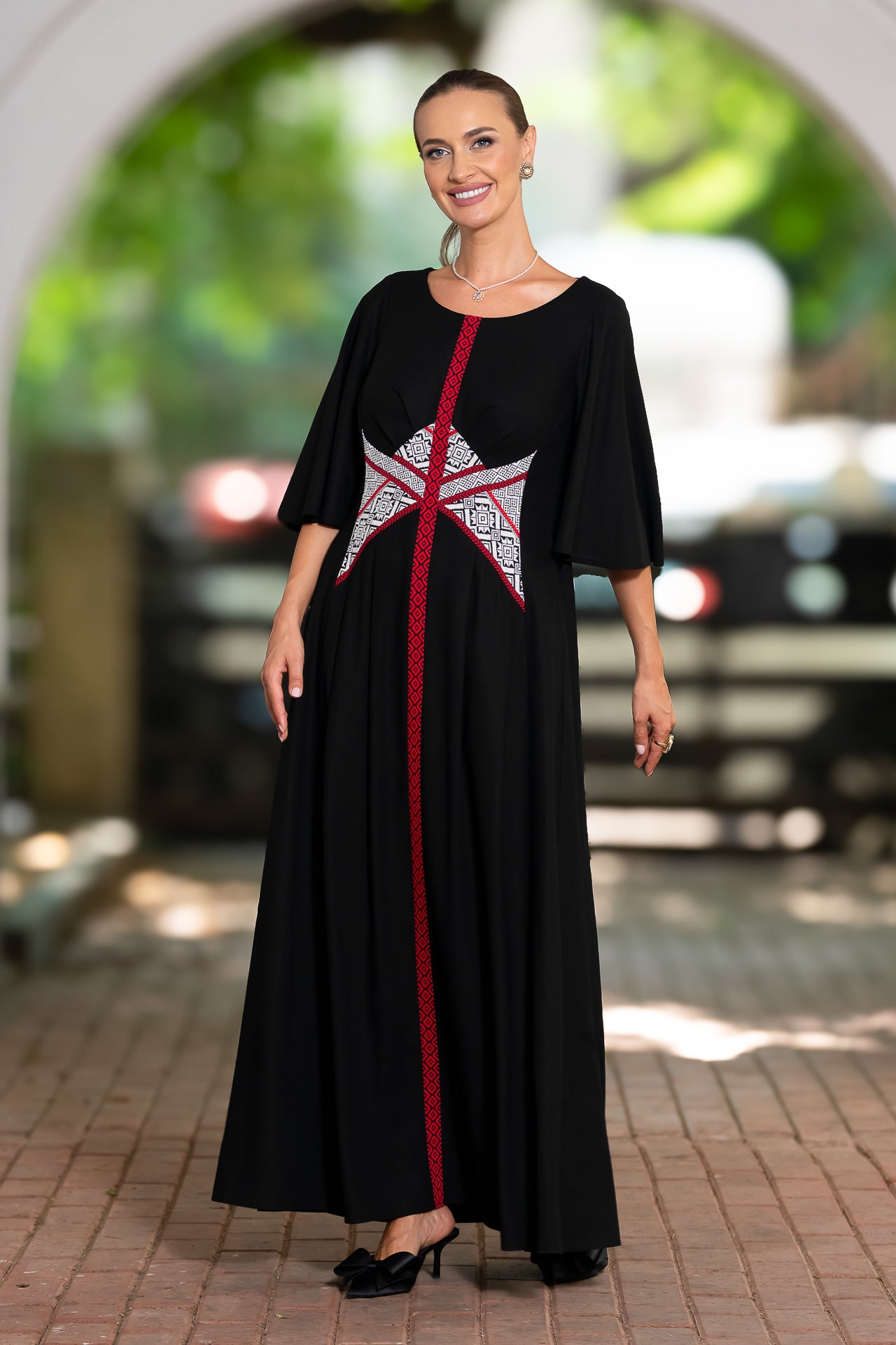 Rochie lungă din in negru și corseletă din jacquard tradițional