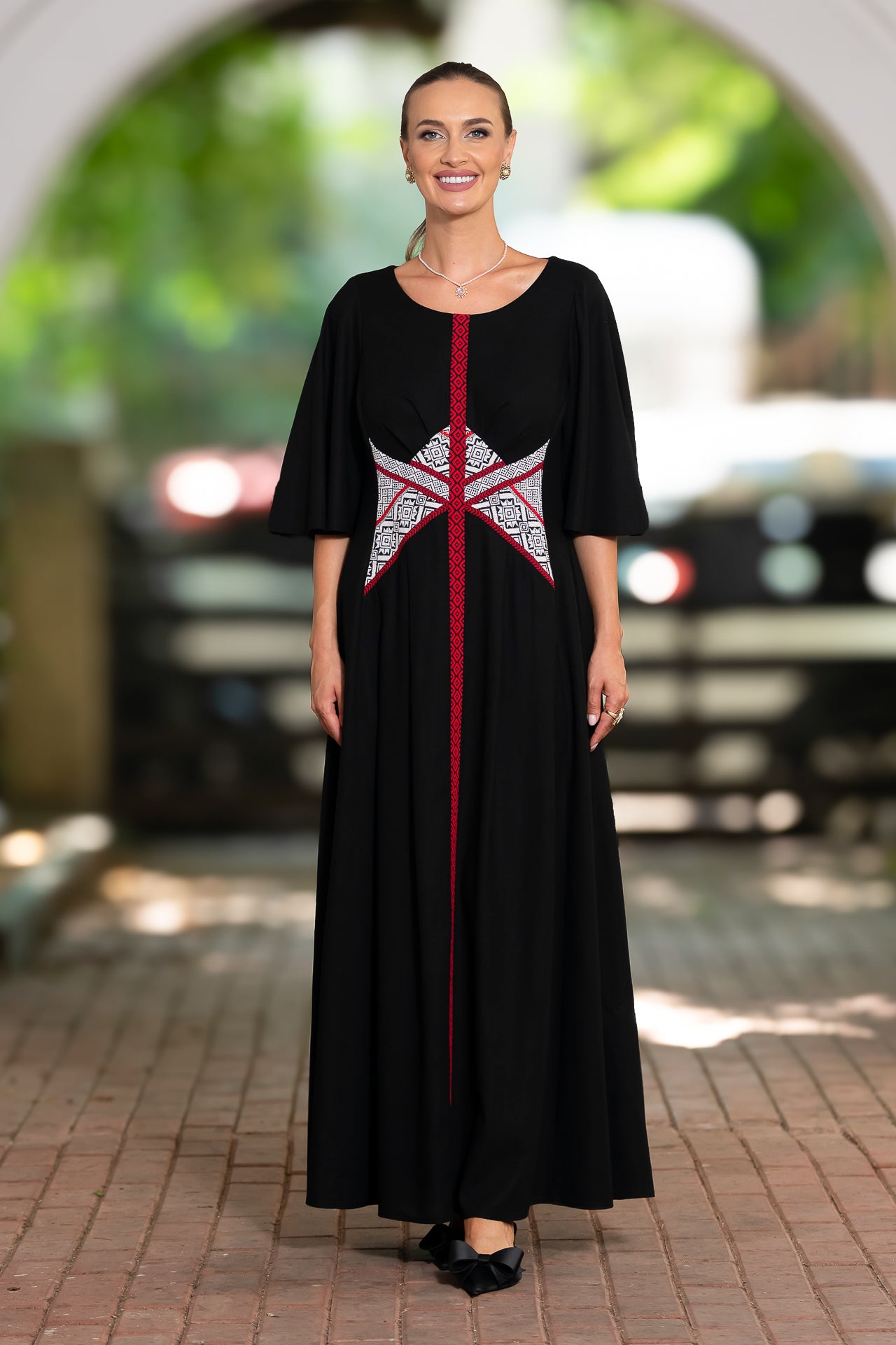 Rochie lungă din in negru și corseletă din jacquard tradițional