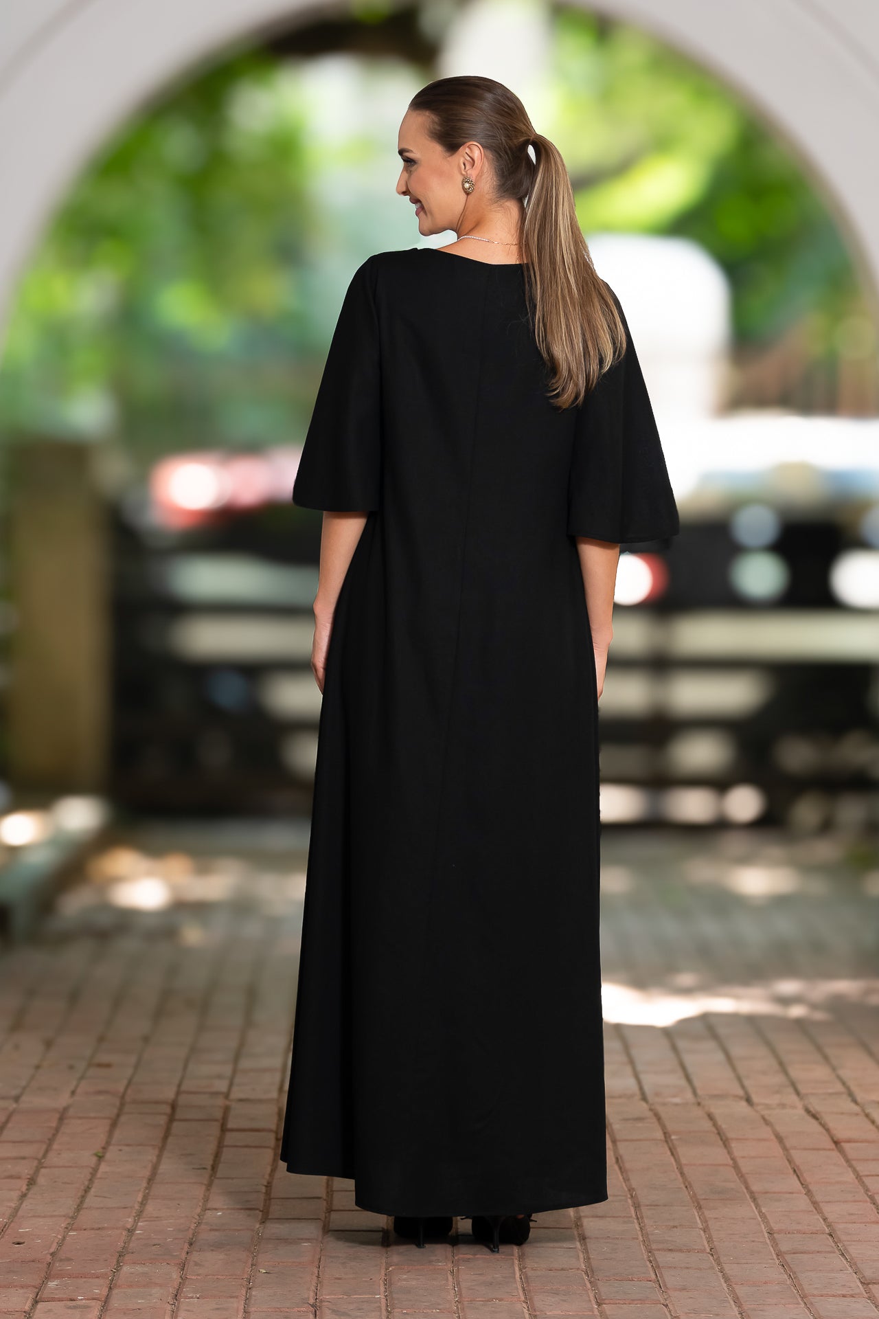 Rochie lungă din in negru și corseletă din jacquard tradițional